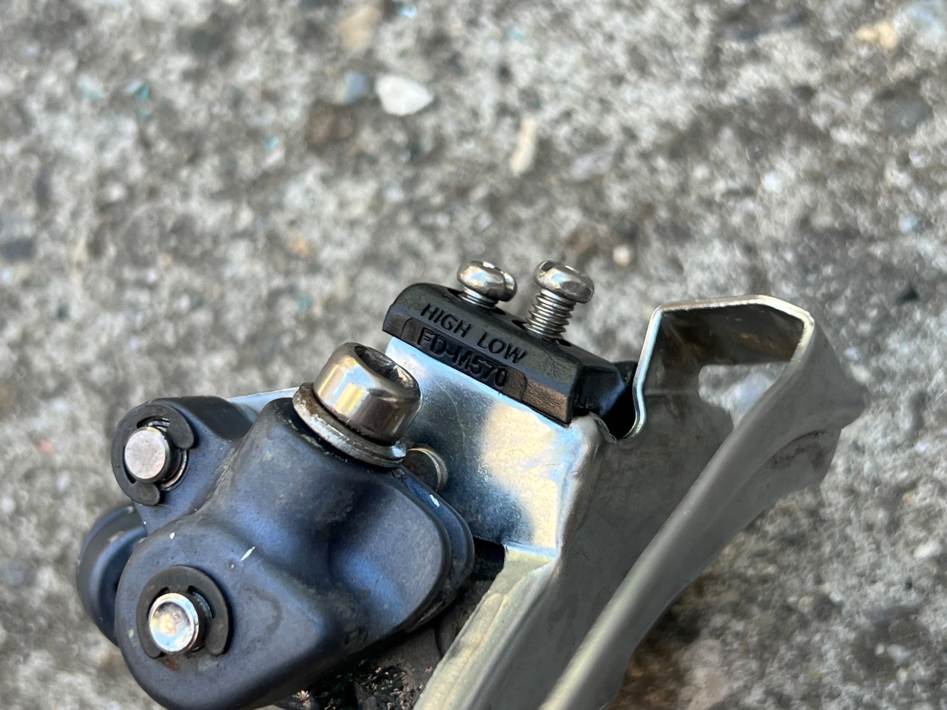 Shimano Deore LX FD-M570 28.6mm Bottom Pull Front Derailleur Triple Low Clamp  - Image 3