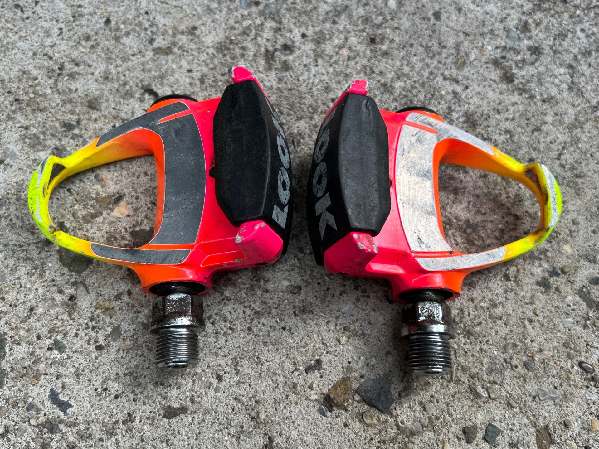 Look Carbon ARC PP76 Clipless Pedals Pink Orange Rainbow Neon Sunset Gatorfade - Image 3