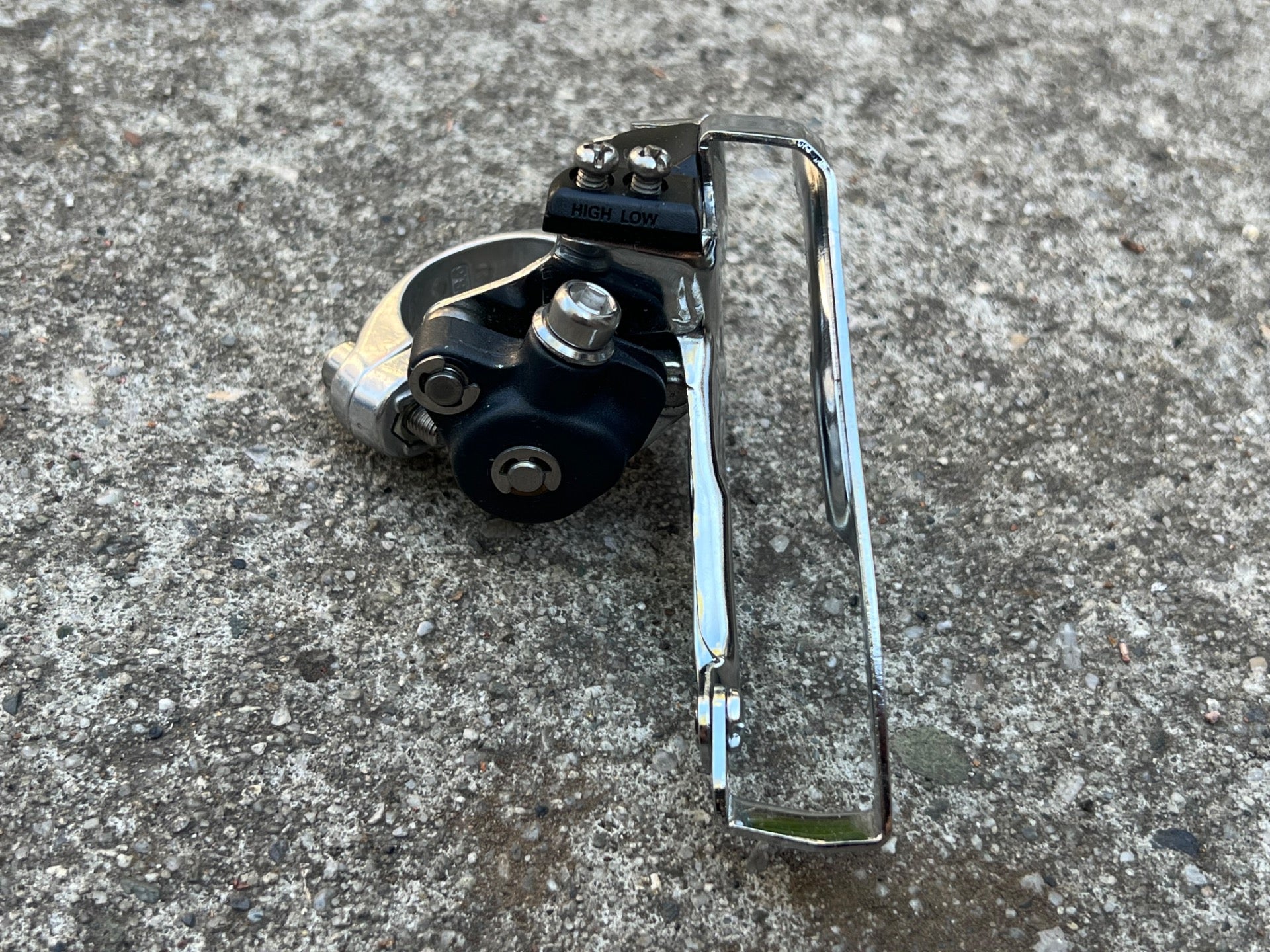 Shimano Deore XT FD-M739 Front Derailleur 28.6mm Bottom Pull Low Clamp MTB - Image 3