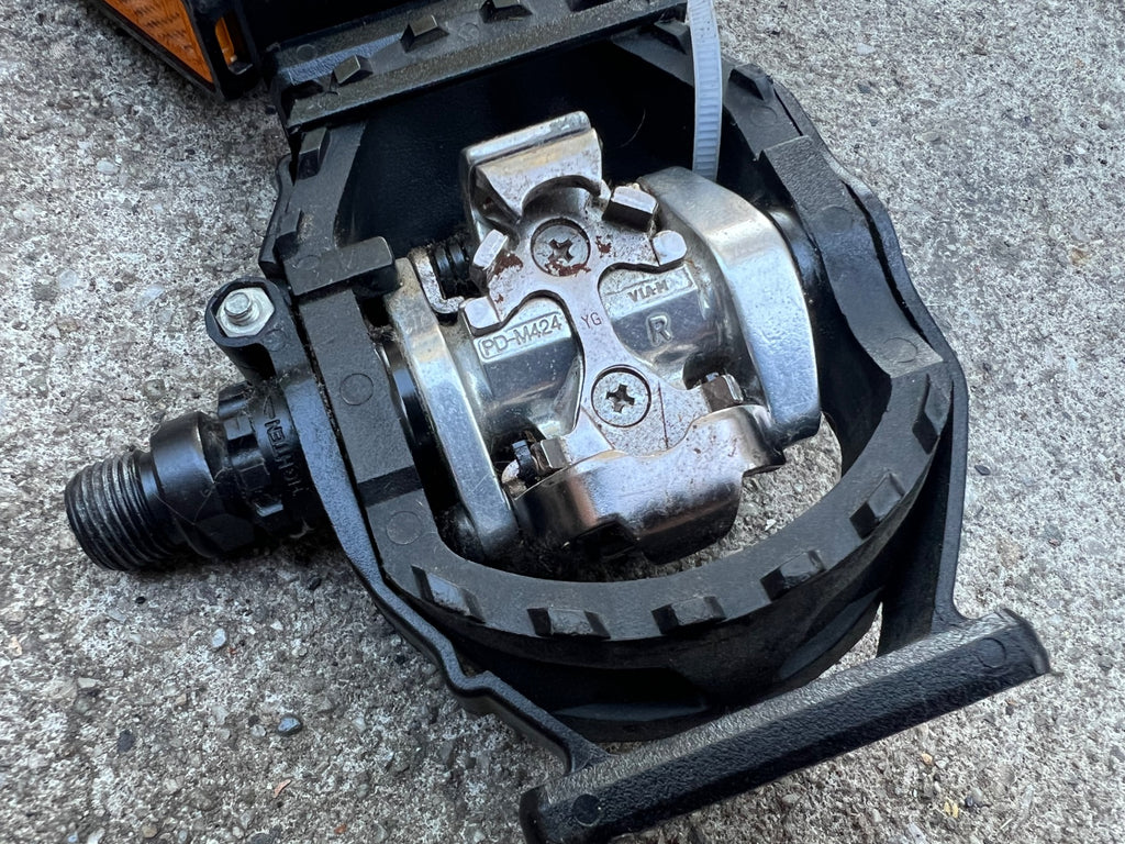 Shimano PD-M424 Clipless SPD Platform Pedals For Hybrid Mountain Bike  - Image 3