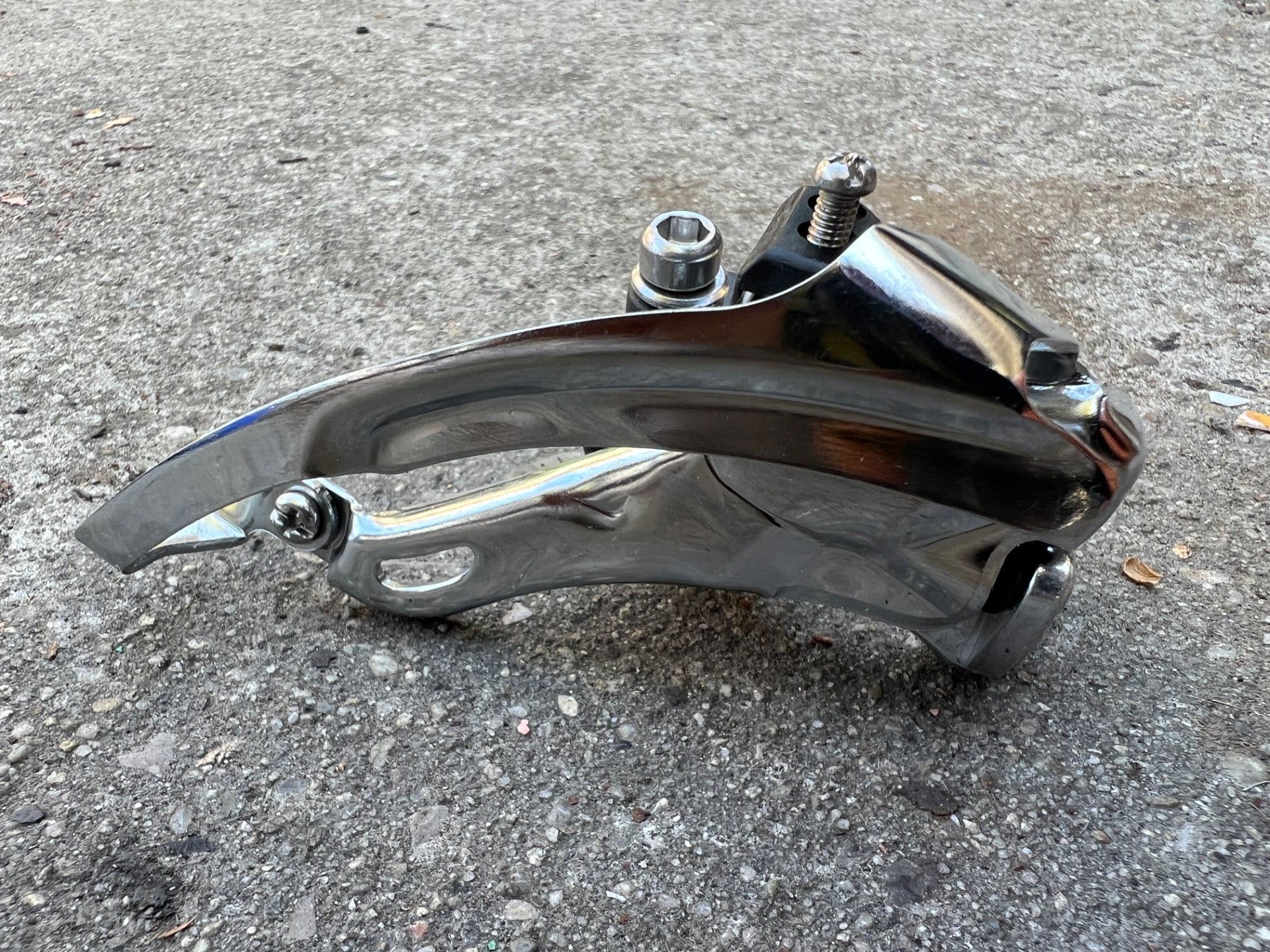 Shimano Deore XT FD-M739 Front Derailleur 31.8mm Bottom Pull Low Clamp MTB - Image 3
