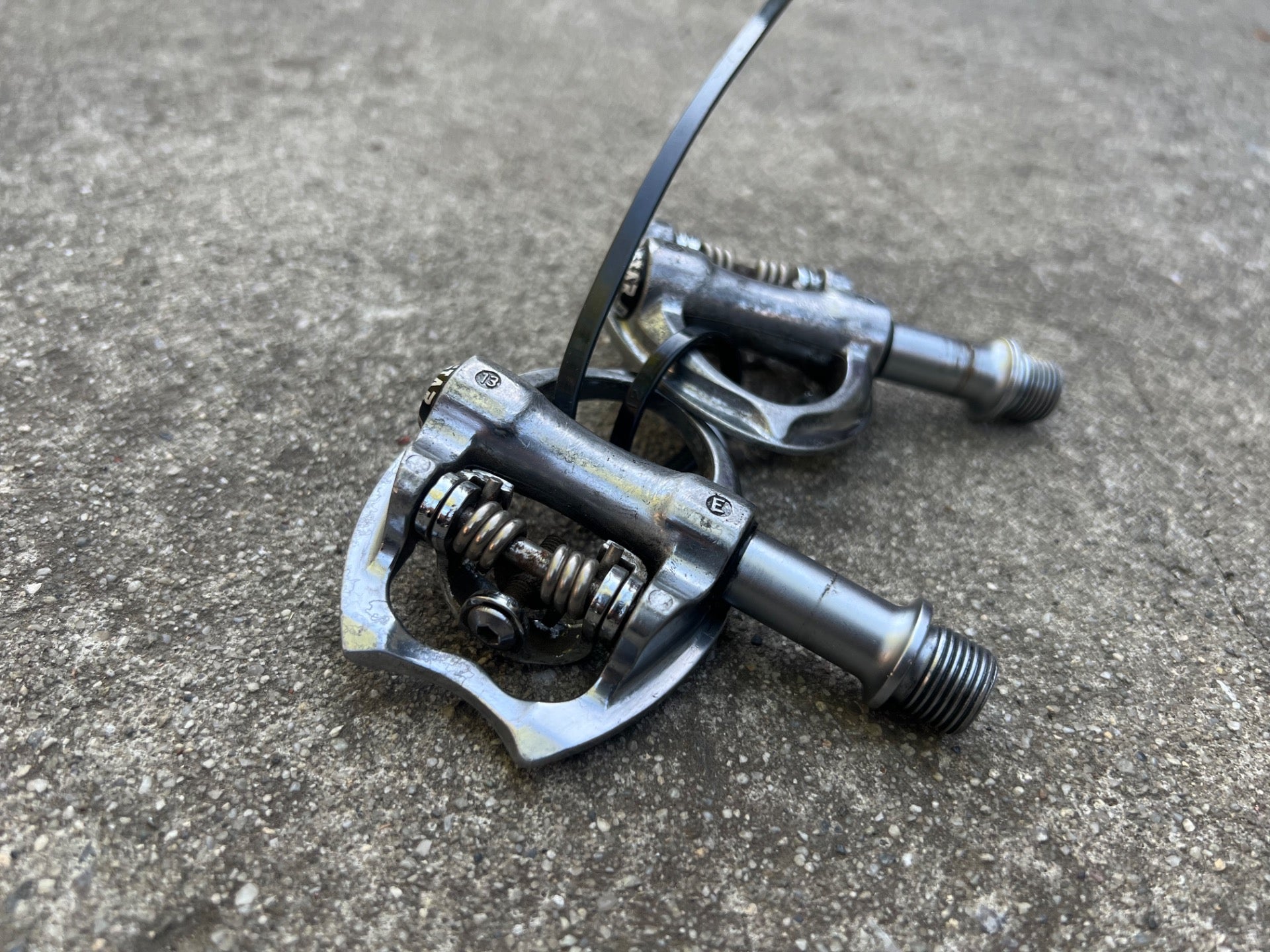 Exustar Clipless Pedals Gravel Road Bike SPD Silver Chrome Gray 9/16” - Image 3