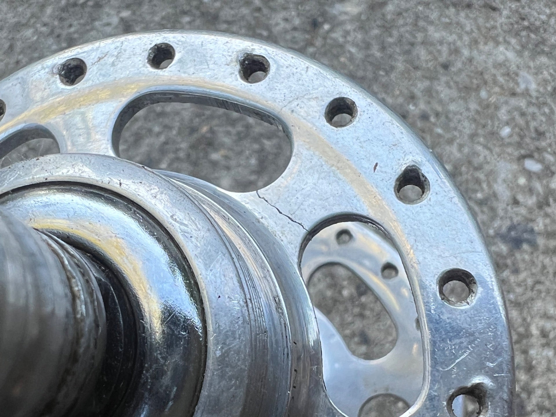 CRACKED Campagnolo Record Pista Rear Track Hub 130mm Silver Solid Axle Vintage  - Image 3