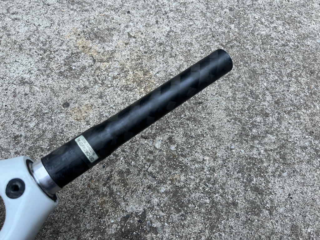 Focus FF Carbon Fork 700c 1 1/8” to 1 1/4” Tapered Threadless Rigid Black White  - Image 7