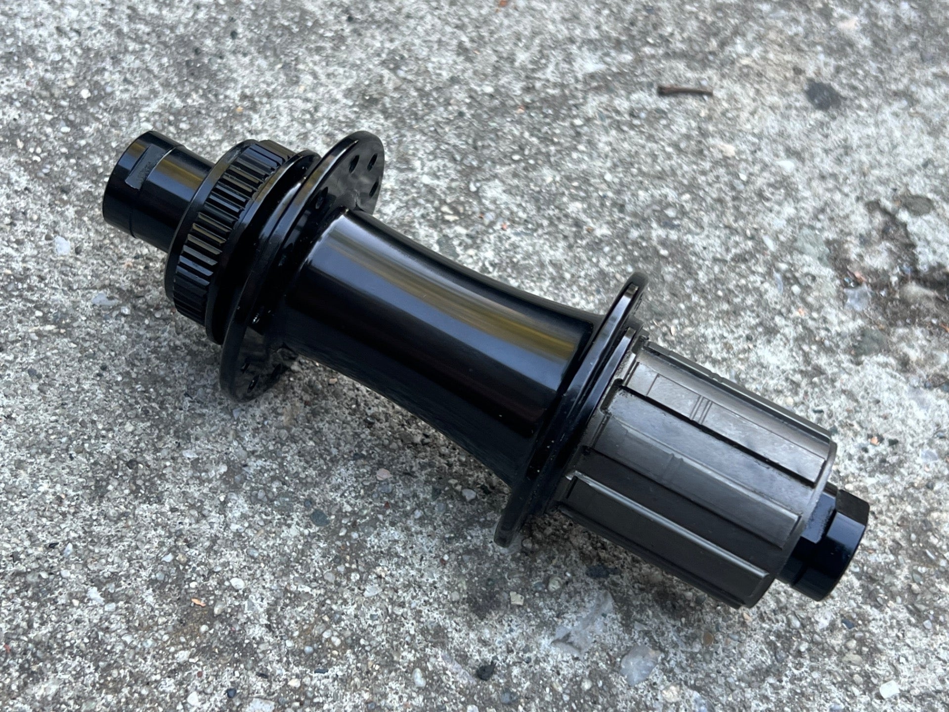 Specialized Axis Rear Hub 12x142mm 24H Hole 11 Speed Shimano Hyperglide  Black  - Image 3
