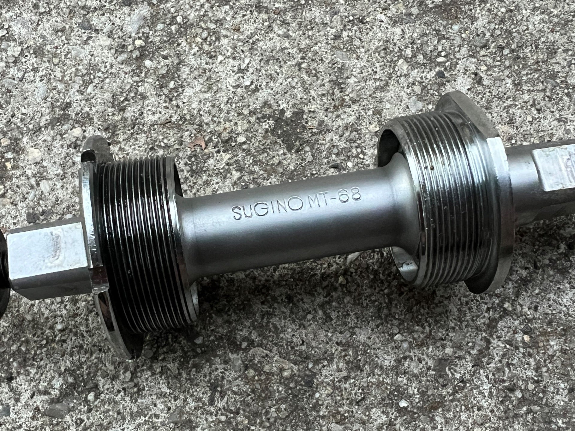 Sugino MT68 68mm 115mm English Bottom Bracket 1.37x24T Chrome Vintage Road Bike  - Image 3