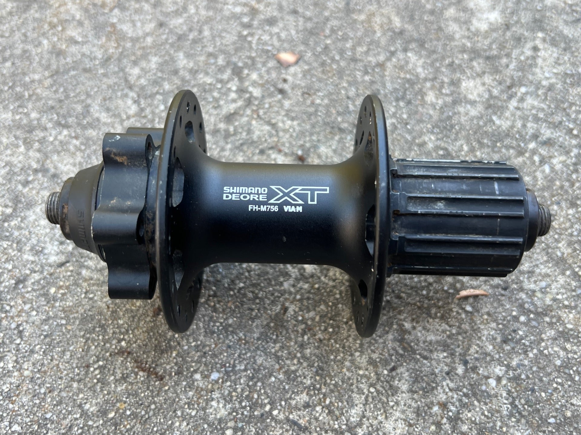 Shimano Deore XT FH-M756 Rear Hub 32H Hole 135mm 8/9/10 Speed MTB Disc 6 Bolt - Image 3