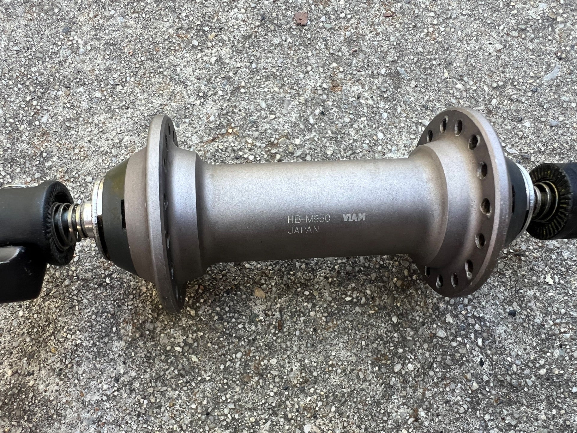 Shimano XTR HB-M950 Front Hub 32H Hole Gray Vintage MTB 100mm Quick Release XC - Image 3
