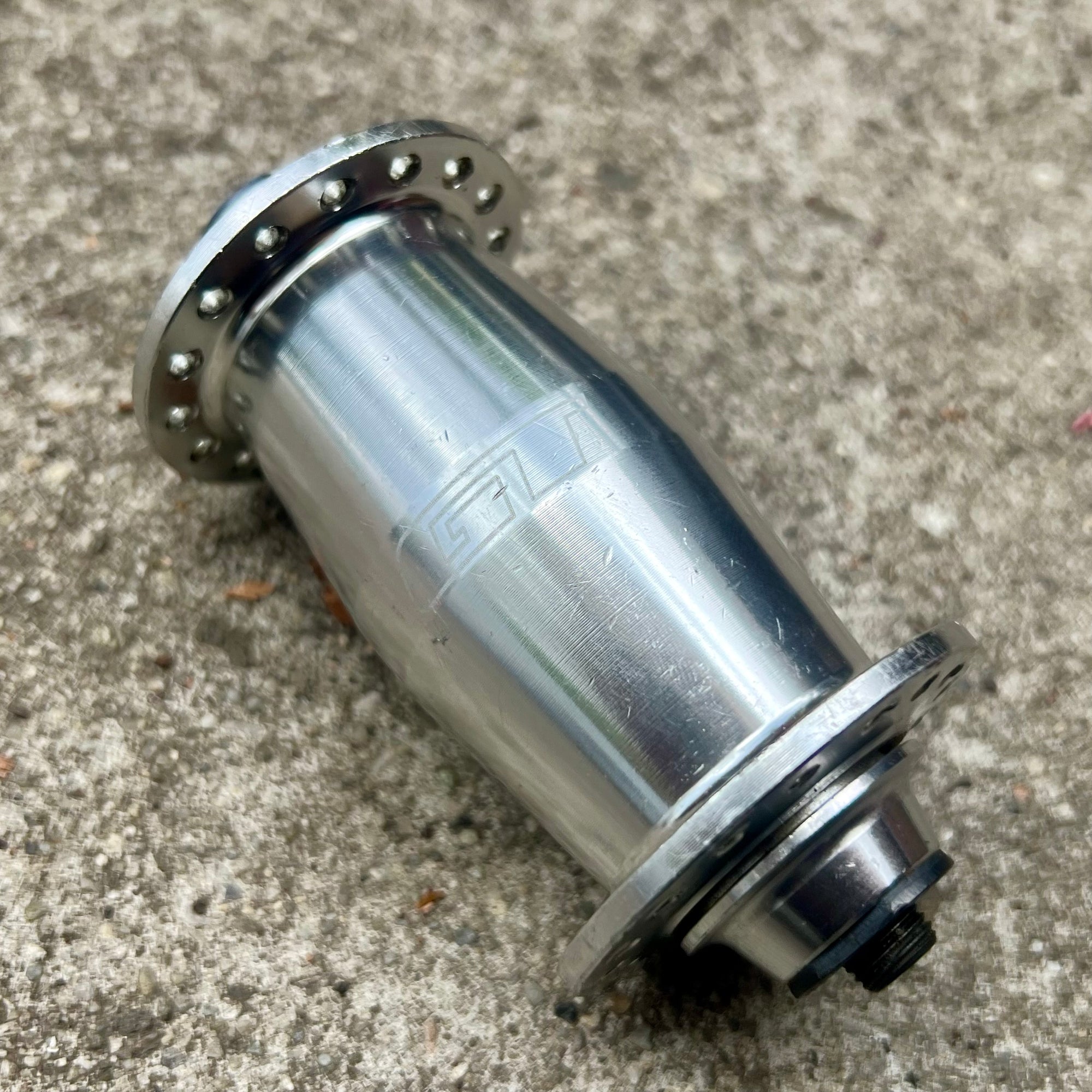 GT Hadley Front Hub 32H Hole 100mm Silver Vintage Mountain Bike