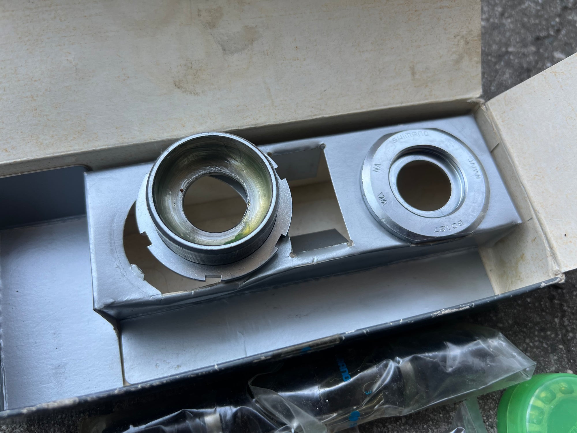 NOS Shimano Ultegra 600 BB-6400 113mm Bottom Bracket English Vintage Road Bike