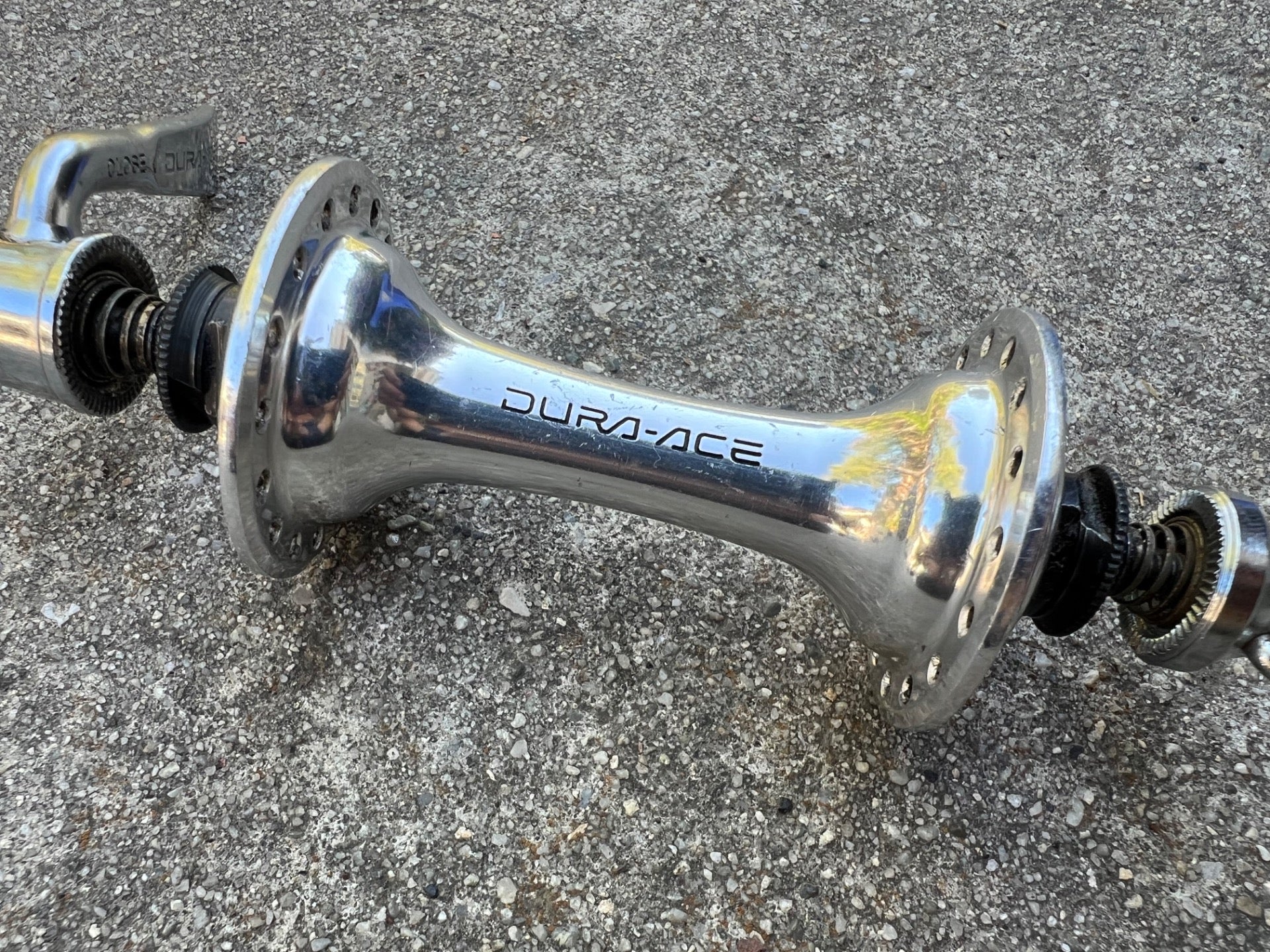 Shimano Dura Ace 7400 Front Hub 32H Hole 100mm Quick Release Vintage Road Bike  - Image 4