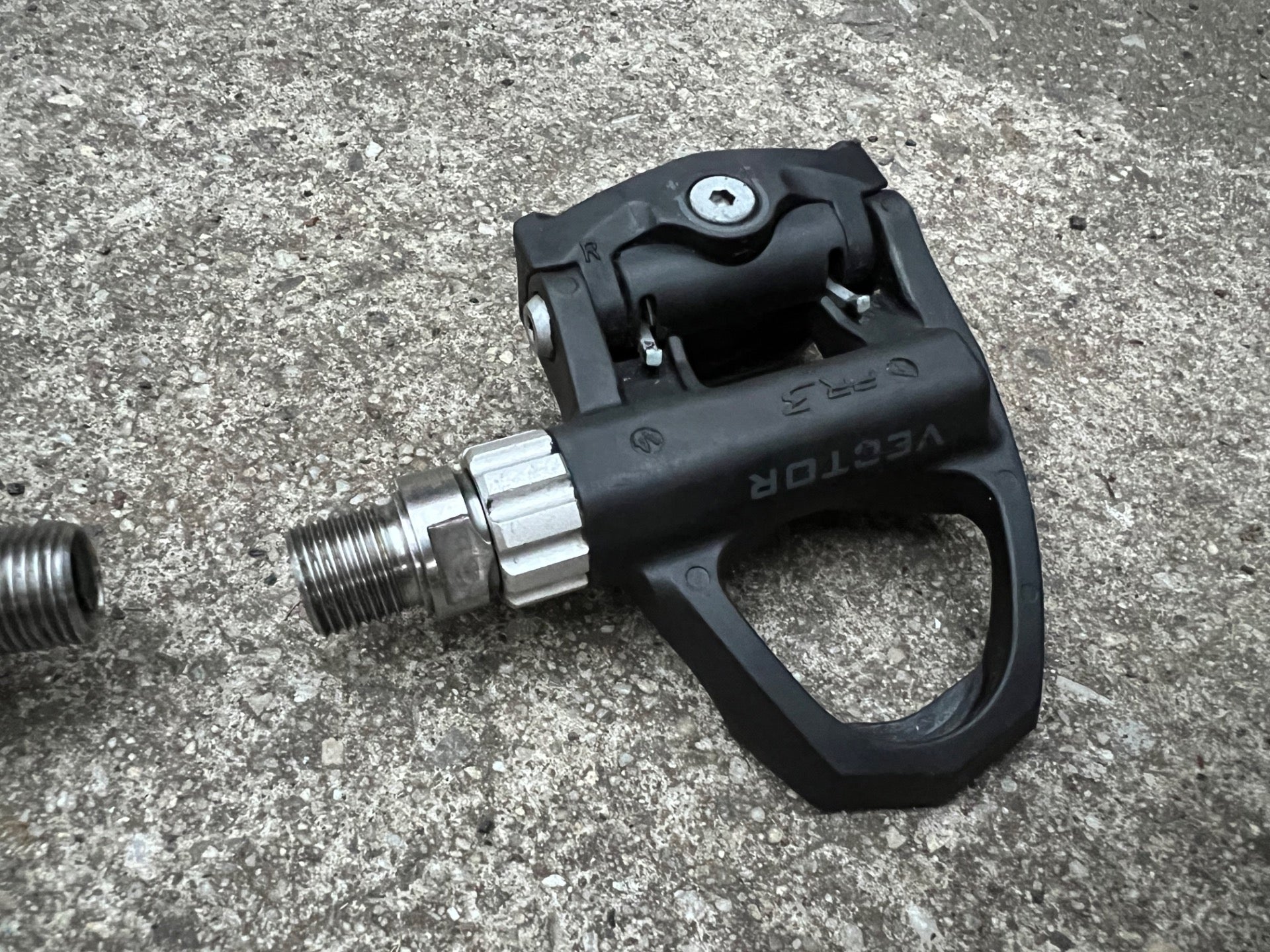 Garmin Vector PR 3 Clipless Pedals Power Meter Plus Spare Parts Black Road  - Image 9
