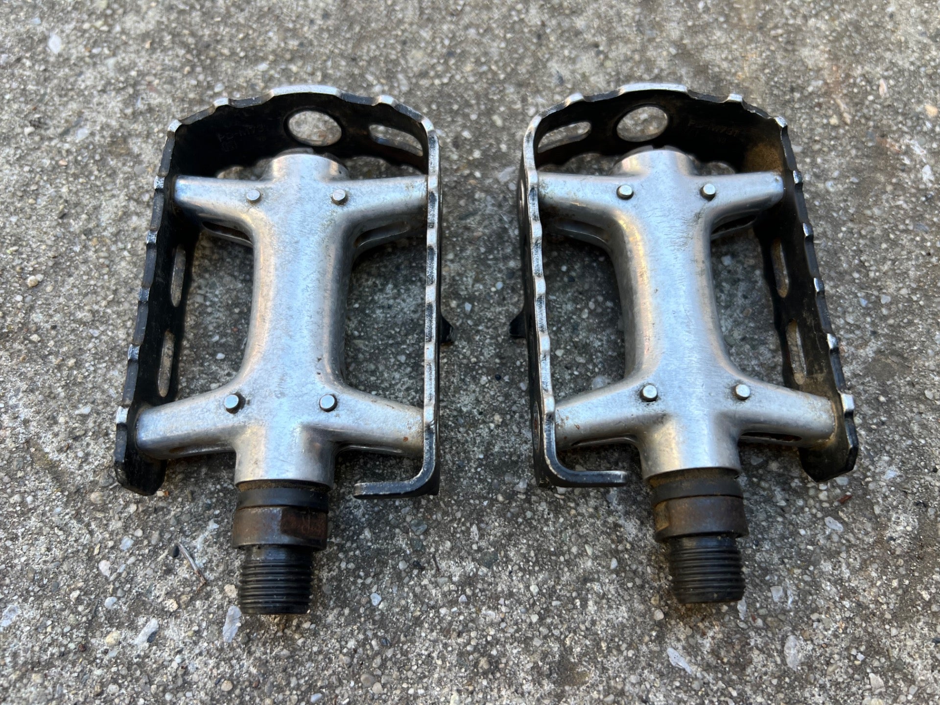 Shimano PD-M731 Platform Flat Pedals Vintage MTB Mountain Bike Retro Black Gray - Image 4