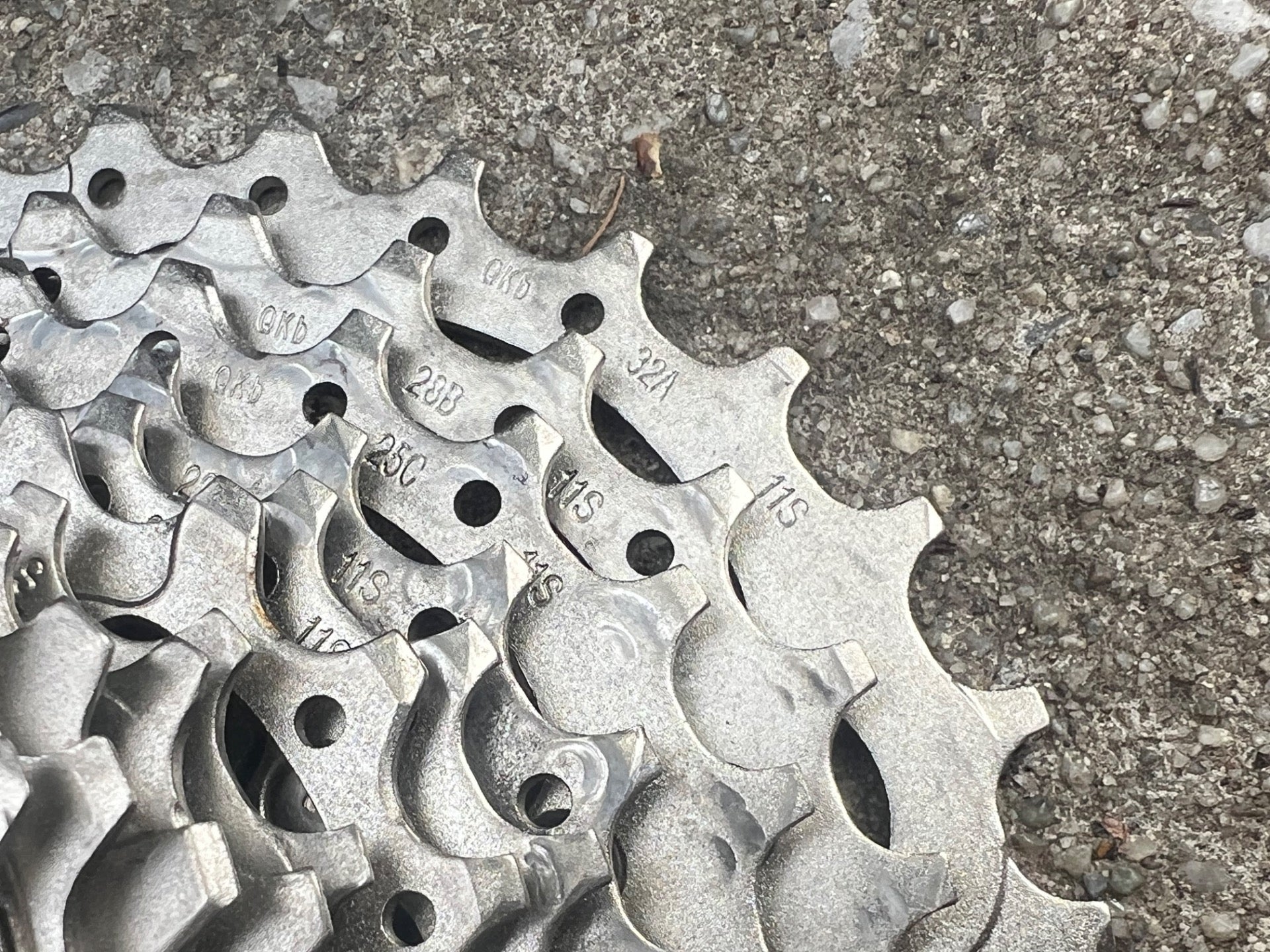 Shimano Ultegra CS-R8000 11-32T 11 Speed Cassette Wide Range Road Gravel Bike  - Image 4