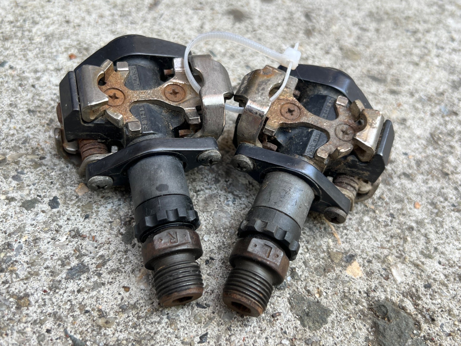 Shimano PD-M515 Clipless SPD Pedals Touring Gravel Road Mountain MTB Bike - Image 4