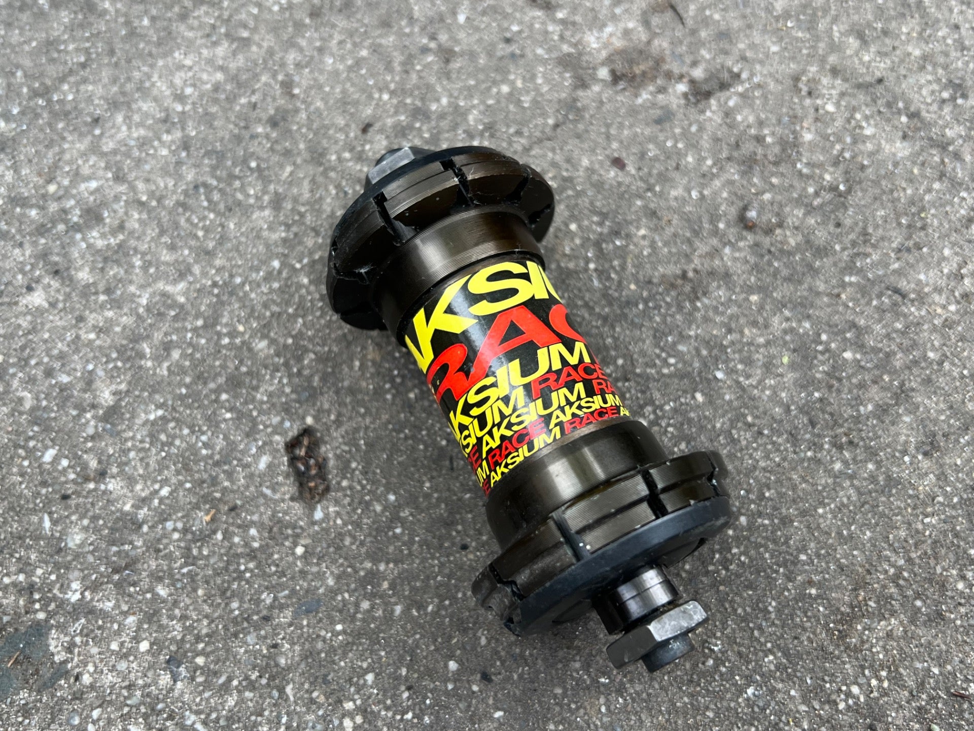 Mavic Aksium Race Front Hub 20H Hole Road Bike Racing Plastic Cracked 9mm  - Image 4
