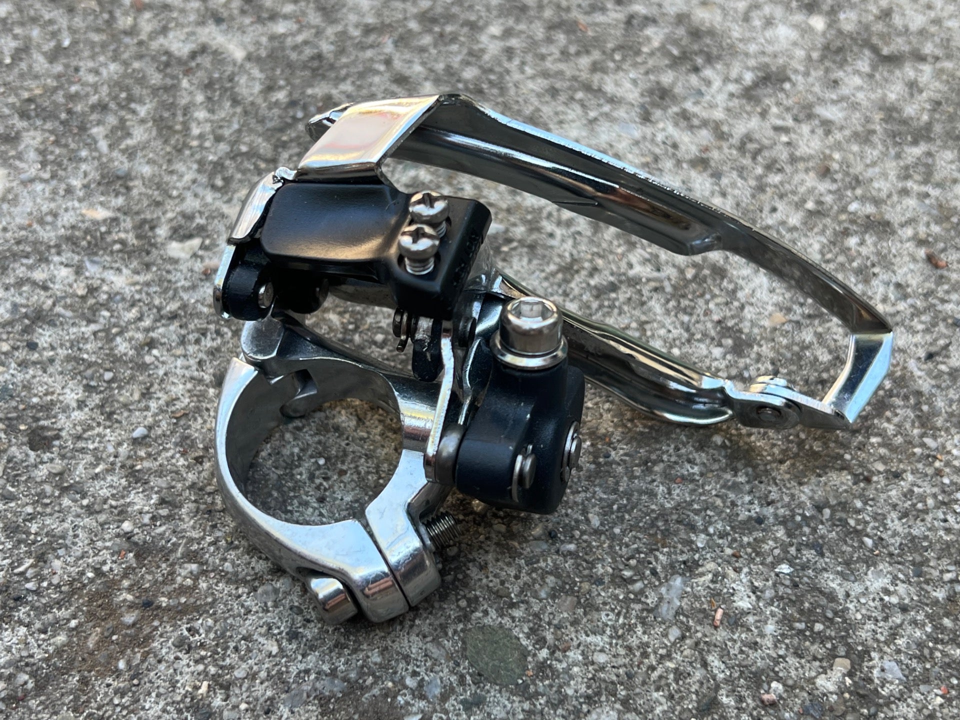 Shimano Deore XT FD-M739 Front Derailleur 28.6mm Bottom Pull Low Clamp MTB - Image 4