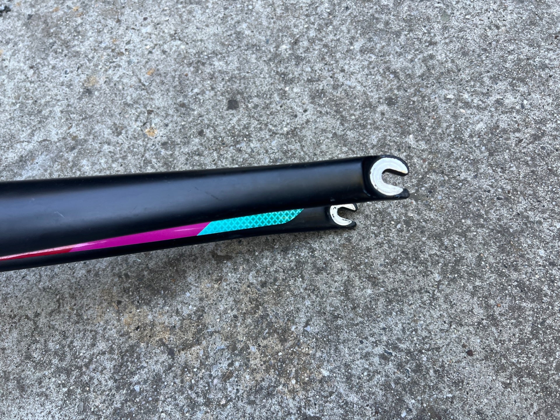 Specialized Carbon Fork 1 1/8” to 1 1/4” Tapered Threadless 8.5in Black Red Pink - Image 11