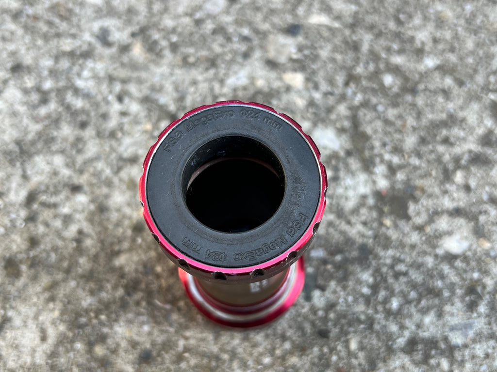 FSA MEGA EXO 68/70mm English Thread Ceramic Bottom Bracket Red Road Bike Racing - Image 4