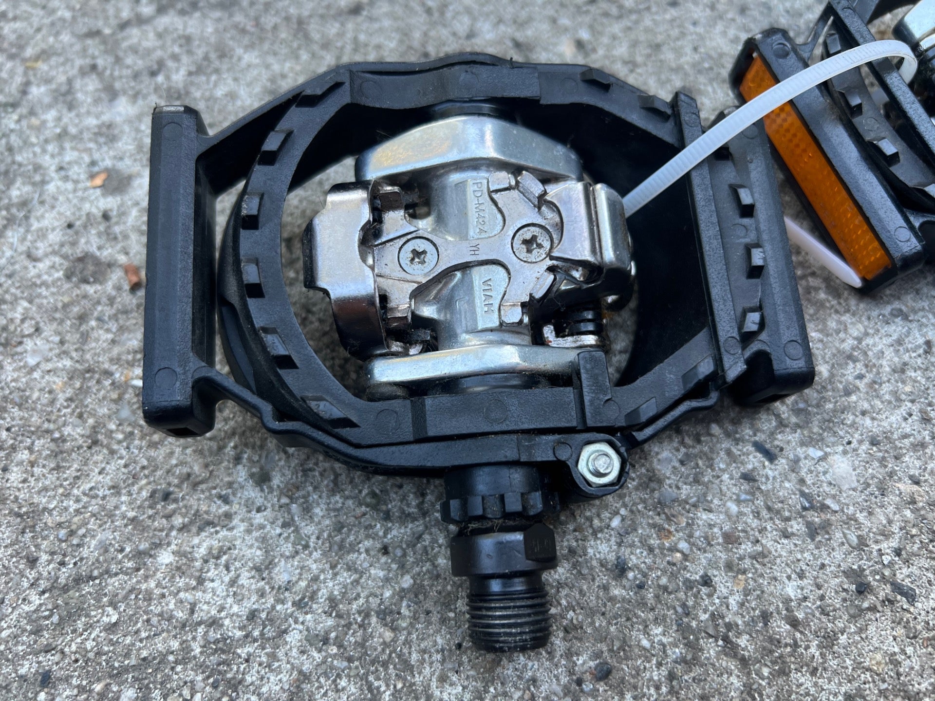 Shimano PD-M424 Clipless SPD Platform Pedals For Hybrid Mountain Bike  - Image 4