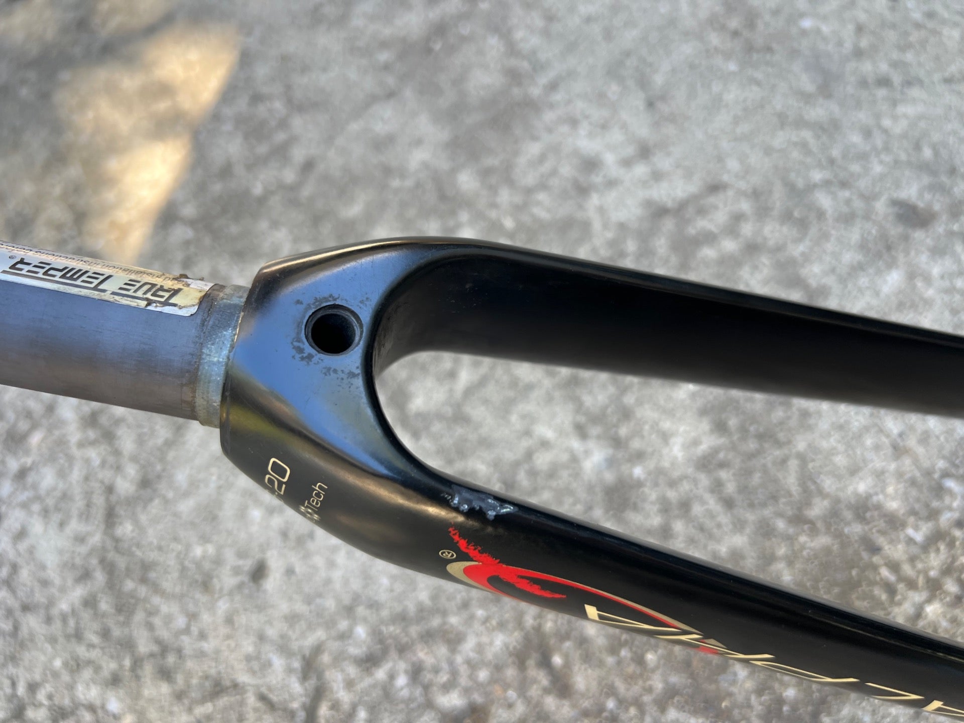Alpha Q GS-20 Fork 700c 1 1/8” 9.75in Threadless Carbon Black Red Road Bike  - Image 8