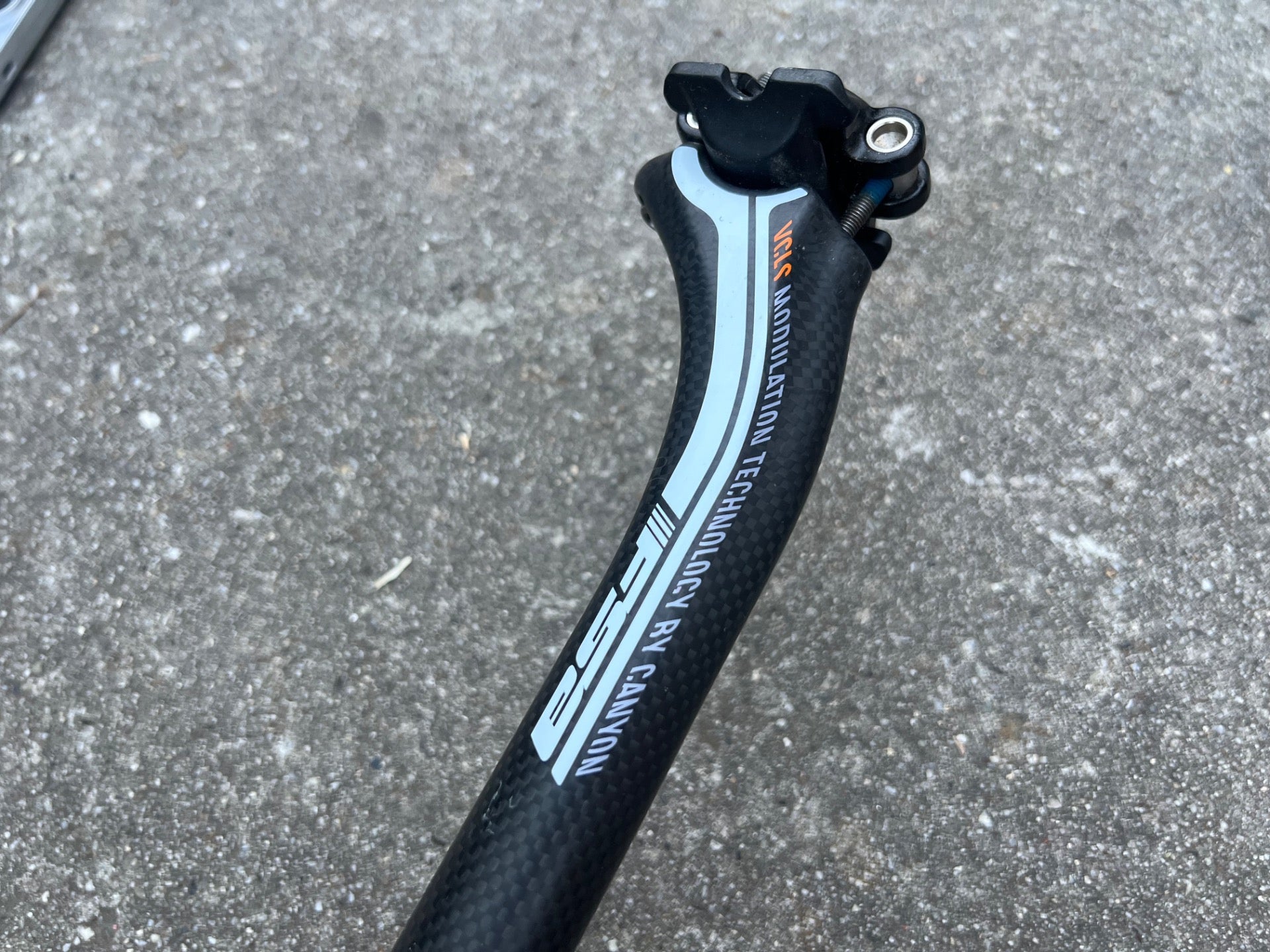 NEW FSA VCLS 27.2x300mm Seatpost Carbon Road Bike Cycling Black  - Image 4