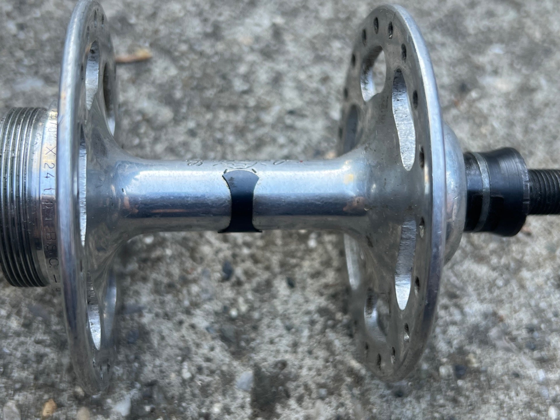CRACKED Campagnolo Record Pista Rear Track Hub 130mm Silver Solid Axle Vintage  - Image 4