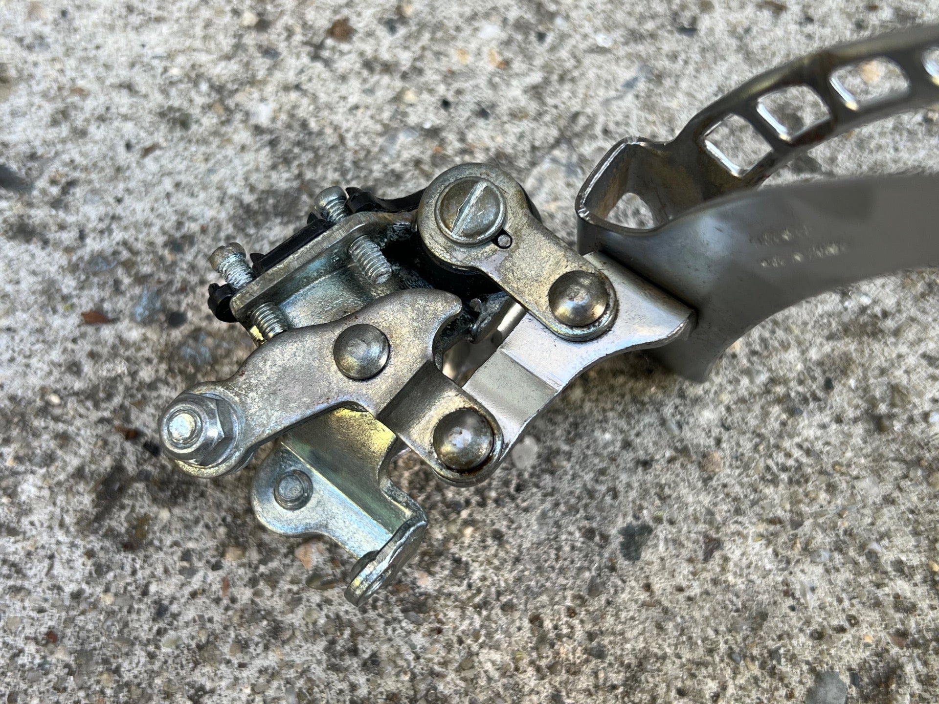 Huret Road Front Derailleur Vintage 28.6mm Bottom Pull Silver Chrome Retro - Image 4