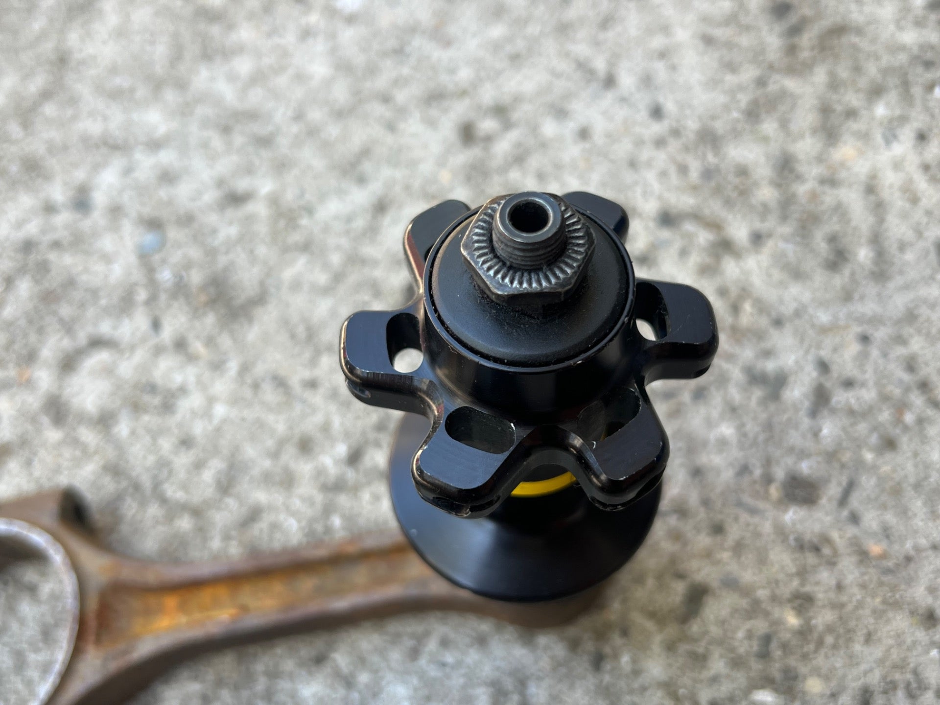 Mavic 24H Hole Rear Hub 130mm 11 Speed Shimano Hyperglide Black Road Bike Retro - Image 4