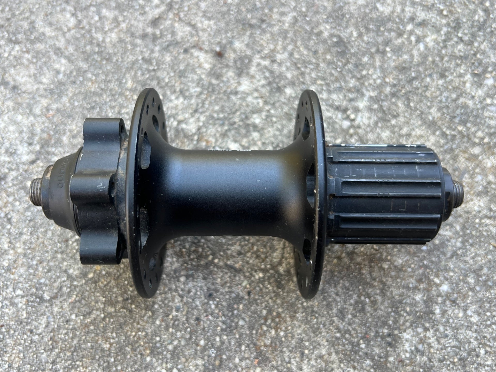 Shimano Deore XT FH-M756 Rear Hub 32H Hole 135mm 8/9/10 Speed MTB Disc 6 Bolt - Image 4