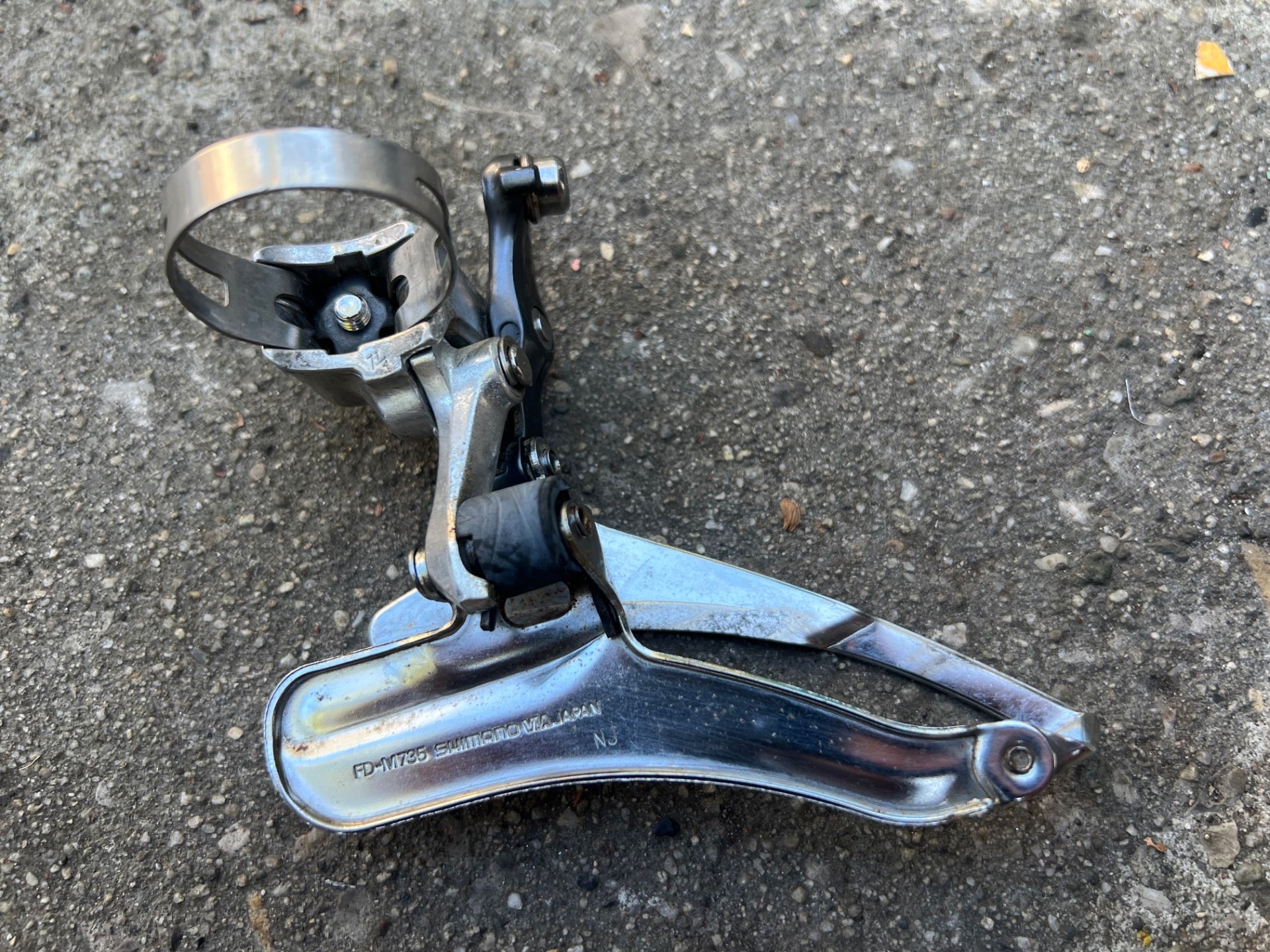 Shimano Deore XT FD-M735 31.8mm Bottom Pull Triple Band Clamp Front Derailleur  - Image 4
