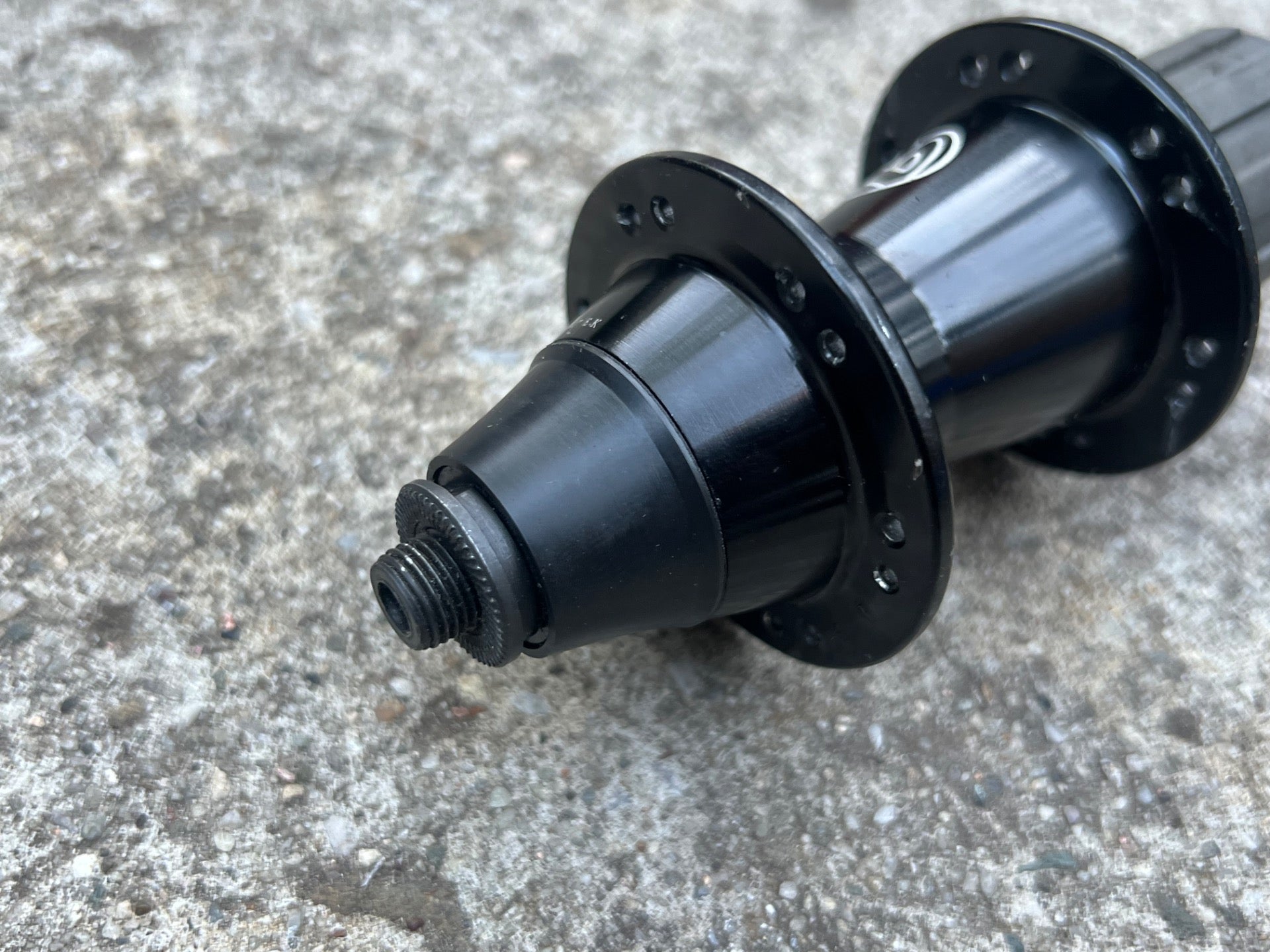 Bontrager 130mm 24H Hole Rear Hub Black Road Bike Cycling Gravel Aero Rim Trek - Image 4