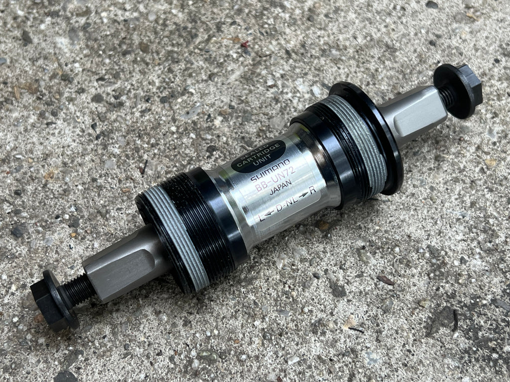 NOS NEW Shimano Deore XT 122.5x68mm BB-UN72 Square Taper Bottom Bracket English