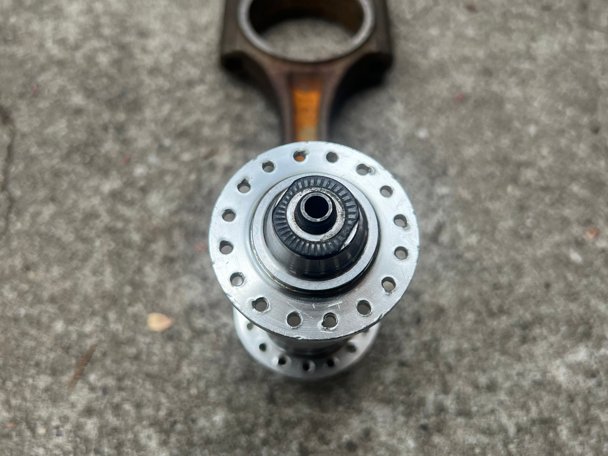 GT Hadley Front Hub 32H Hole 100mm Silver Vintage Mountain Bike
