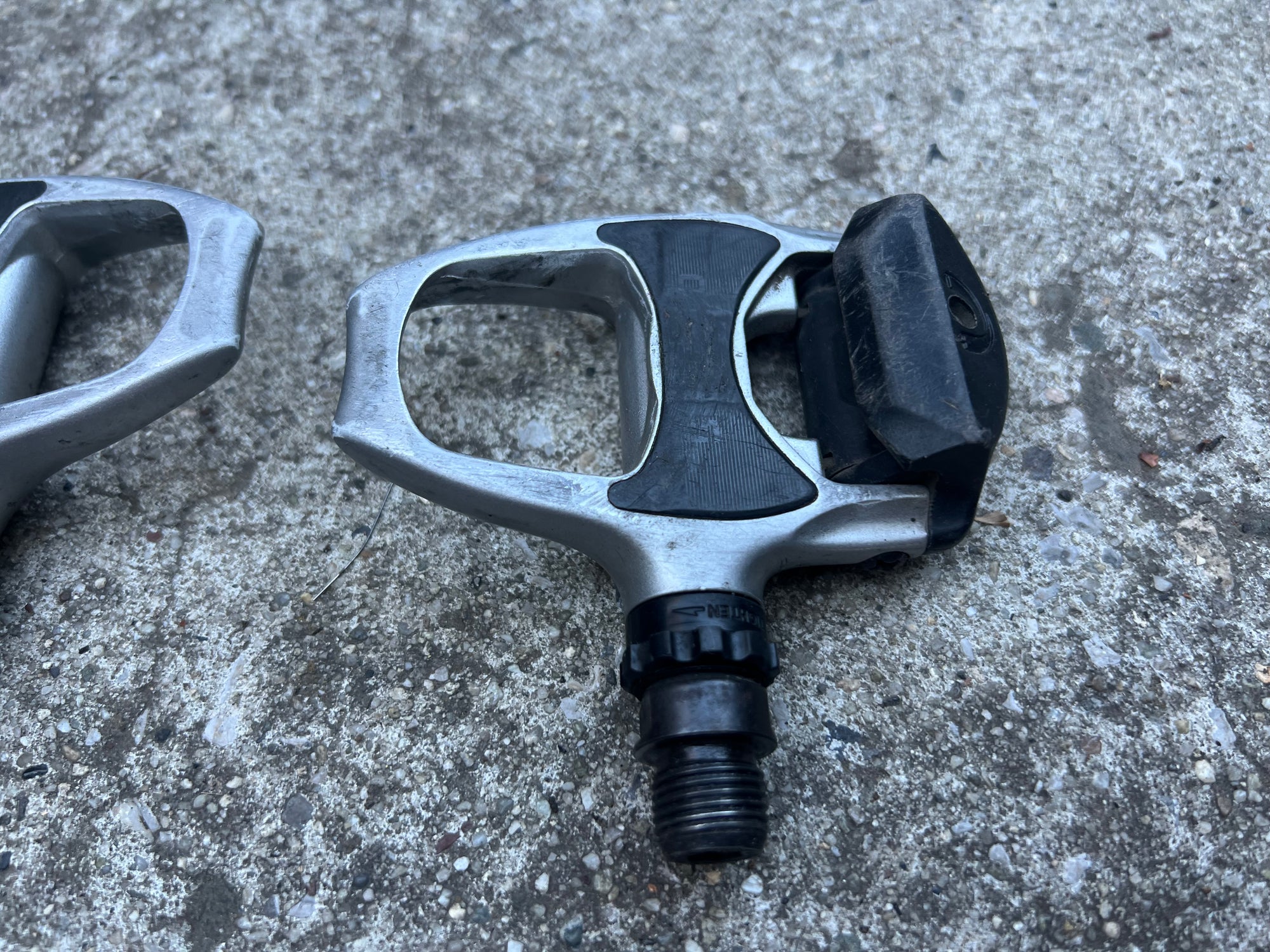 Shimano PD-R540 SPD-SL Clipless Pedals Road Touring Bike Silver Cycling