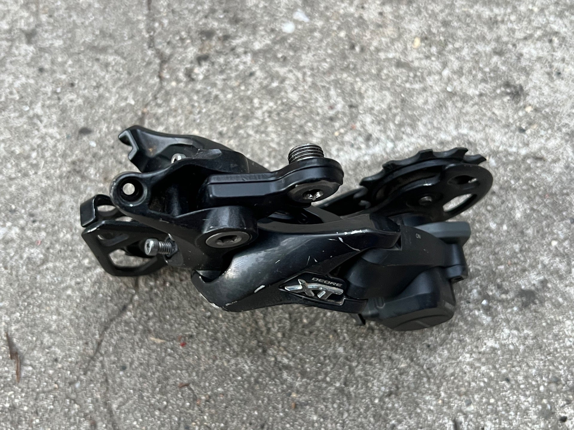 Shimano Deore XT M8000 GS 11 Speed Medium Cage Rear Derailleur Clutch Shadow  - Image 6