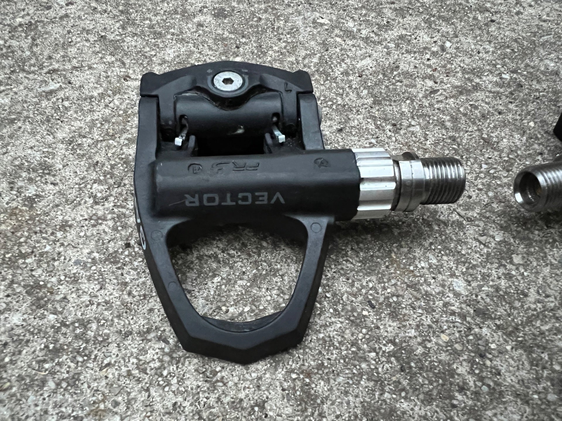 Garmin Vector PR 3 Clipless Pedals Power Meter Plus Spare Parts Black Road  - Image 10