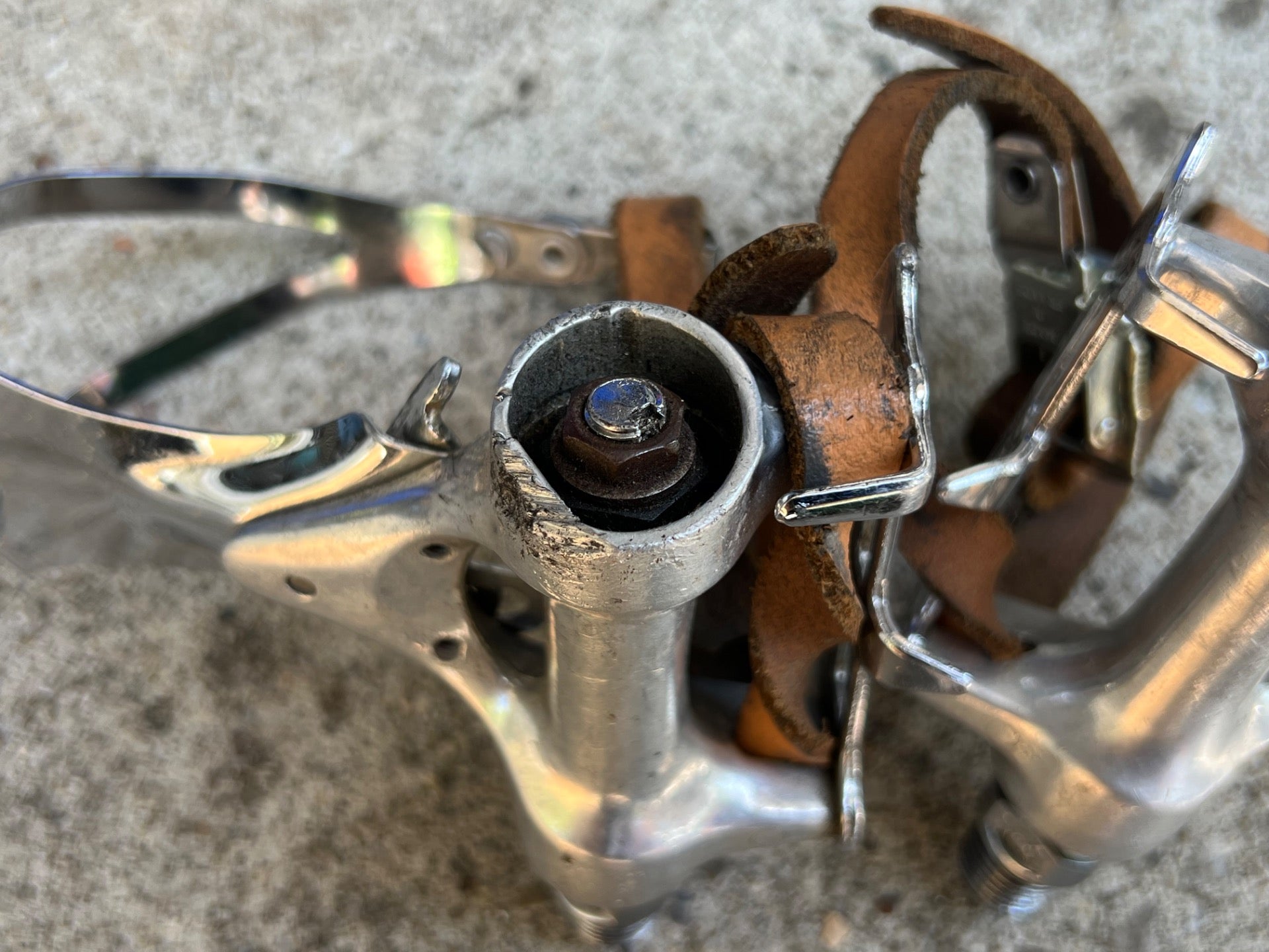 Shimano 600 PD-6207 Toe Clip Pedals W Toe Clips & Straps Vintage Touring Road   - Image 9