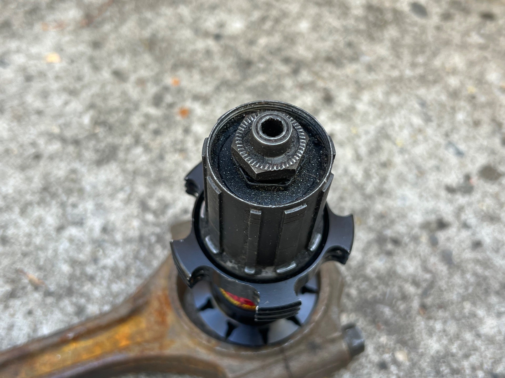 Mavic Aksium Race Rear Hub 20H Hole 130mm Black Red Yellow Road 11 Speed - Image 5