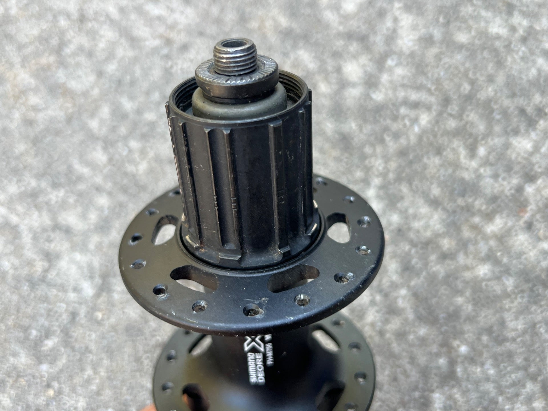 Shimano Deore XT FH-M756 Rear Hub 32H Hole 135mm 8/9/10 Speed MTB Disc 6 Bolt - Image 5