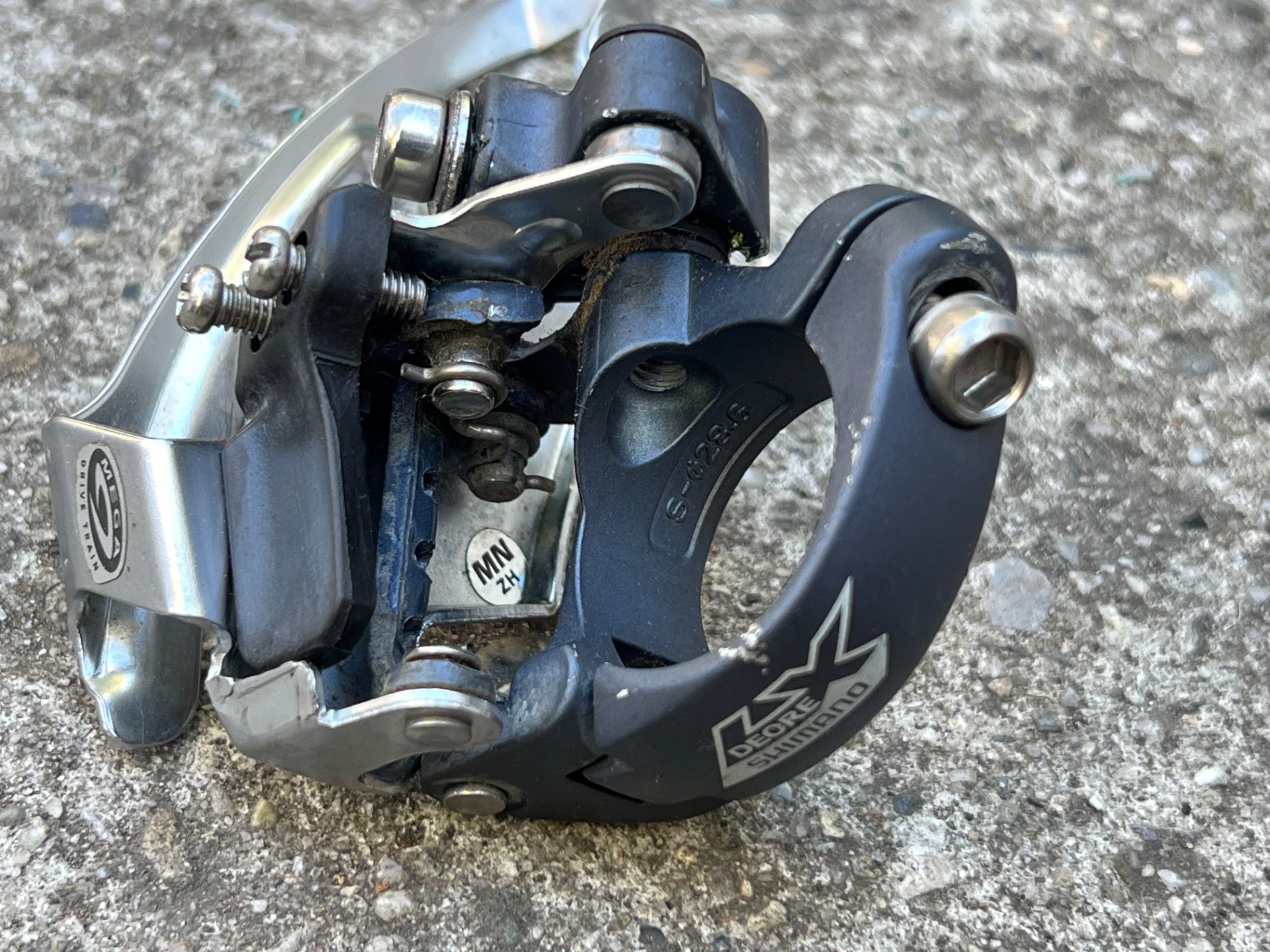 Shimano Deore LX FD-M570 28.6mm Bottom Pull Front Derailleur Triple Low Clamp  - Image 5
