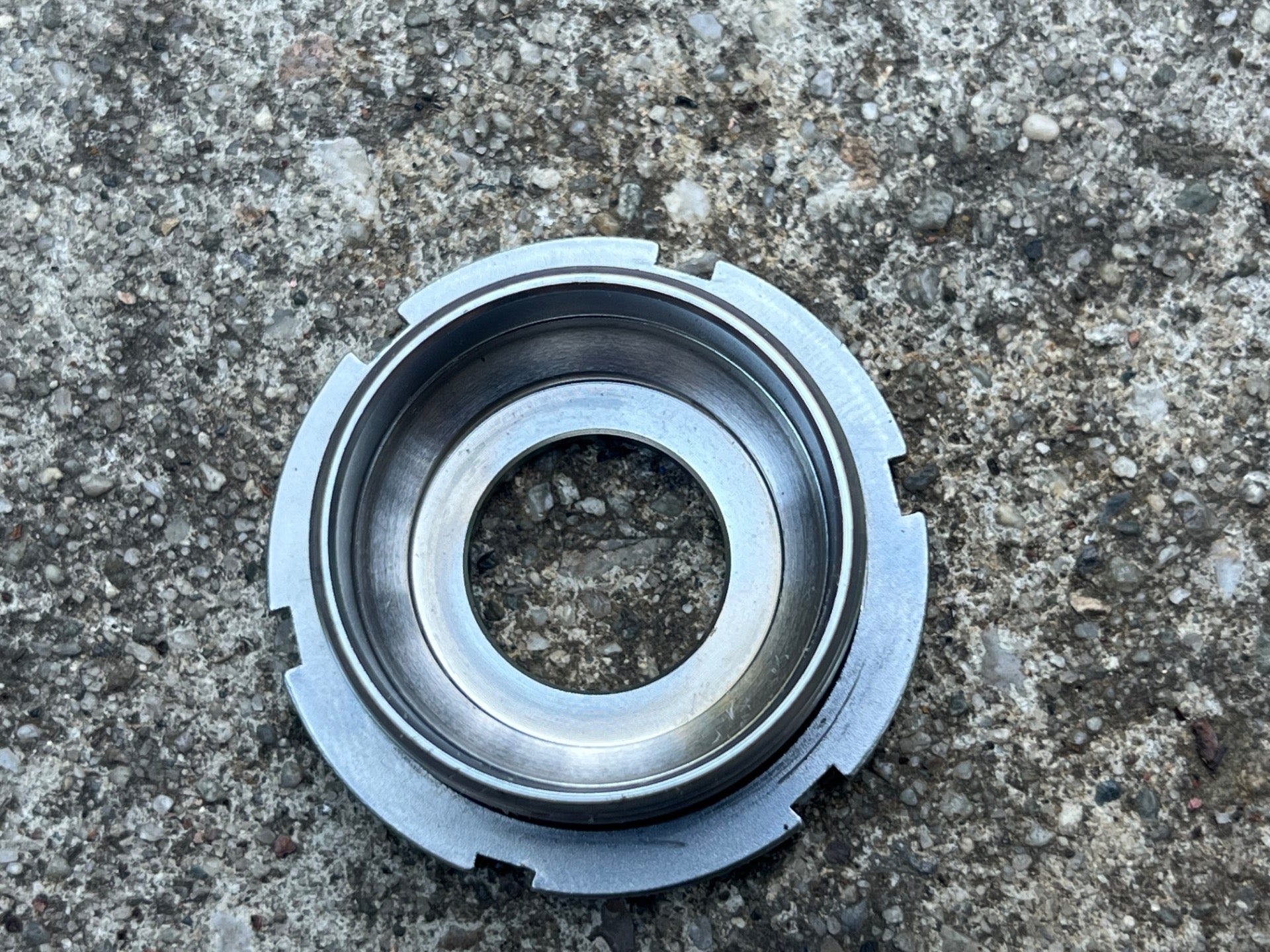 Sugino 75 English Thread Non Drive Side Cup & Lock Ring 1.37x24 Silver Gray  - Image 5