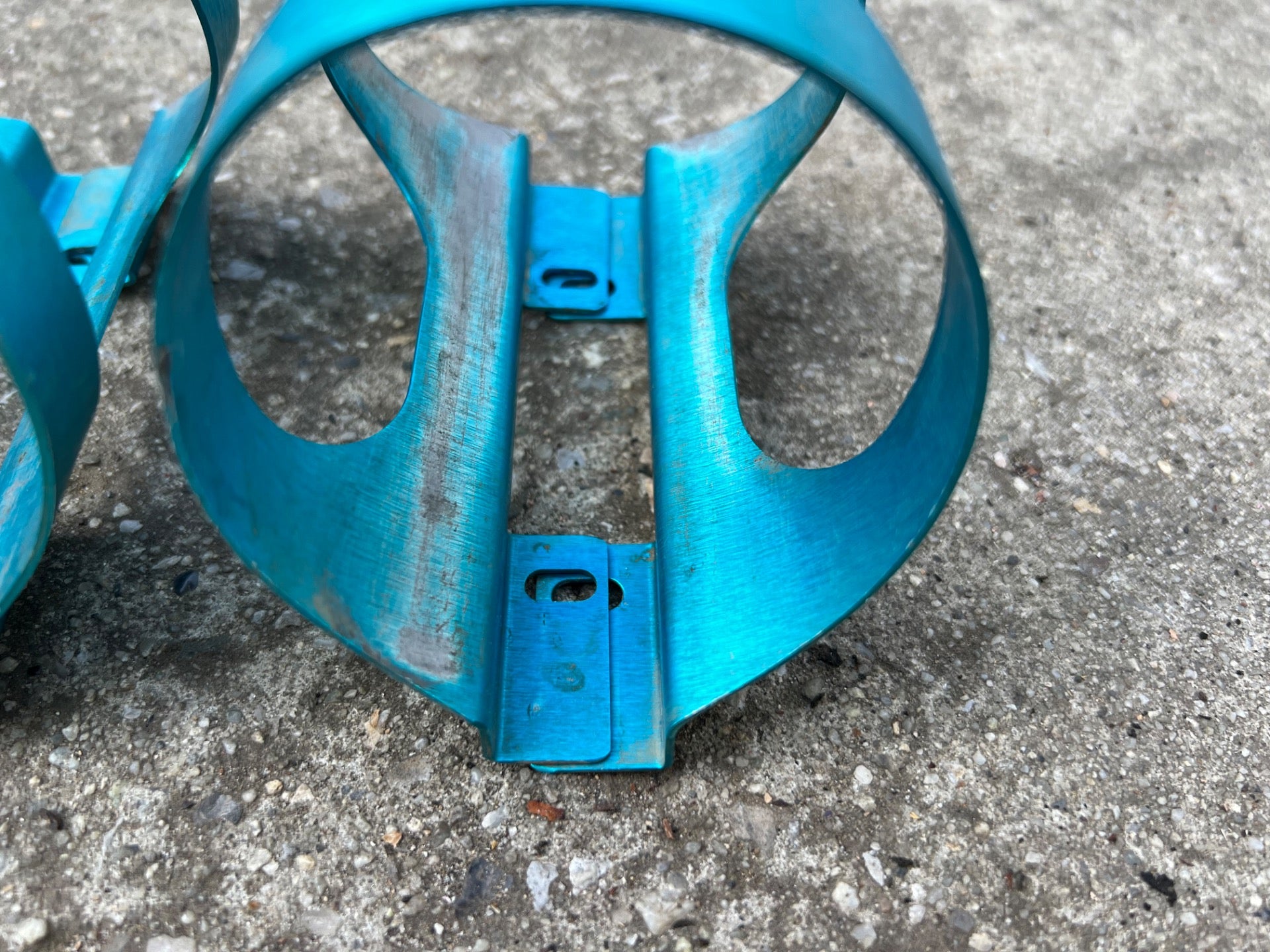 Ringle Bottle H20 Cages Blue Turquoise Anodized Pair 1990s Vintage Retro MTB  - Image 6