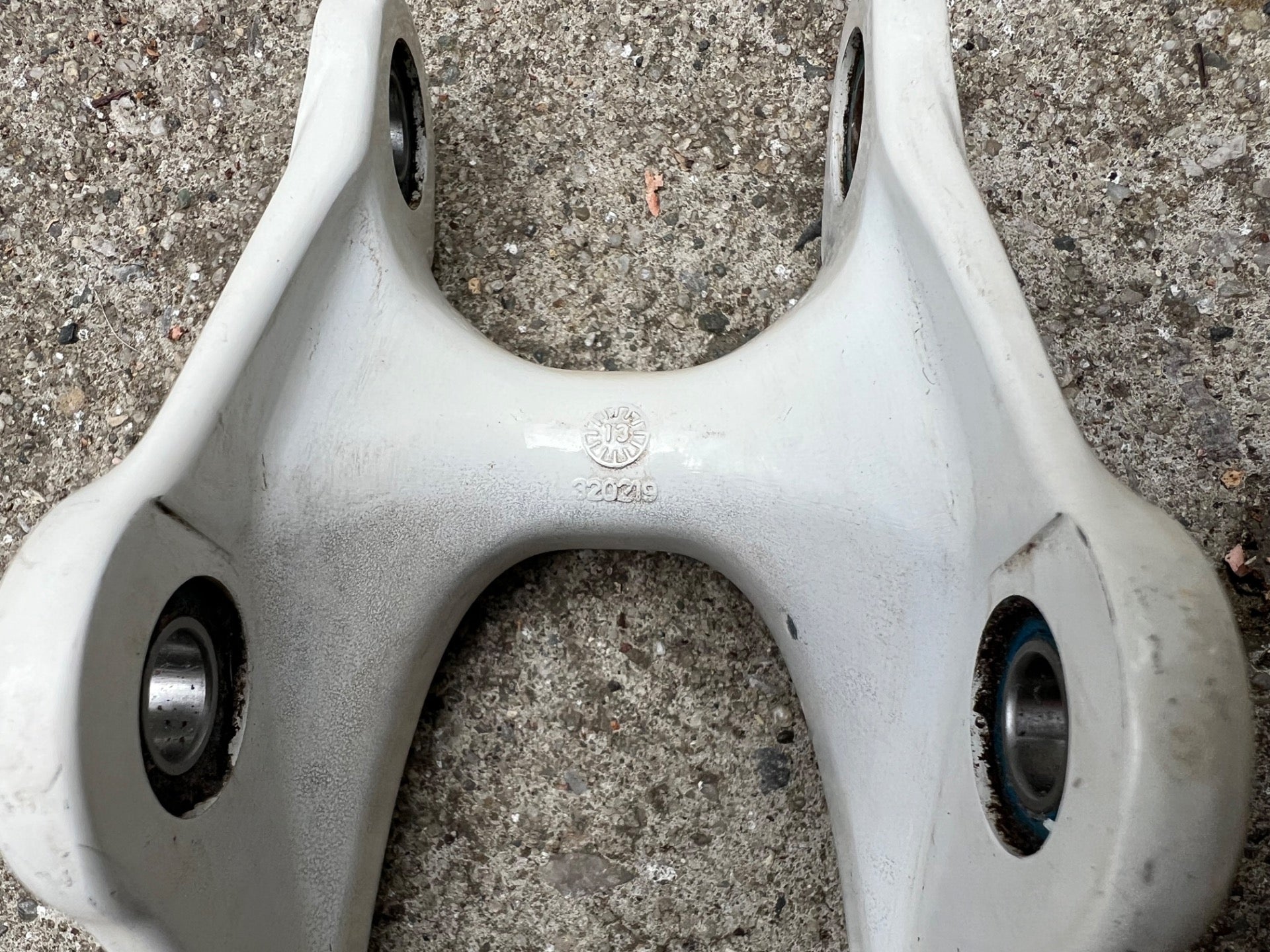 2013 Trek Rear Suspension Rocker Arm Linkage Piece White Blue Bearings - Image 6