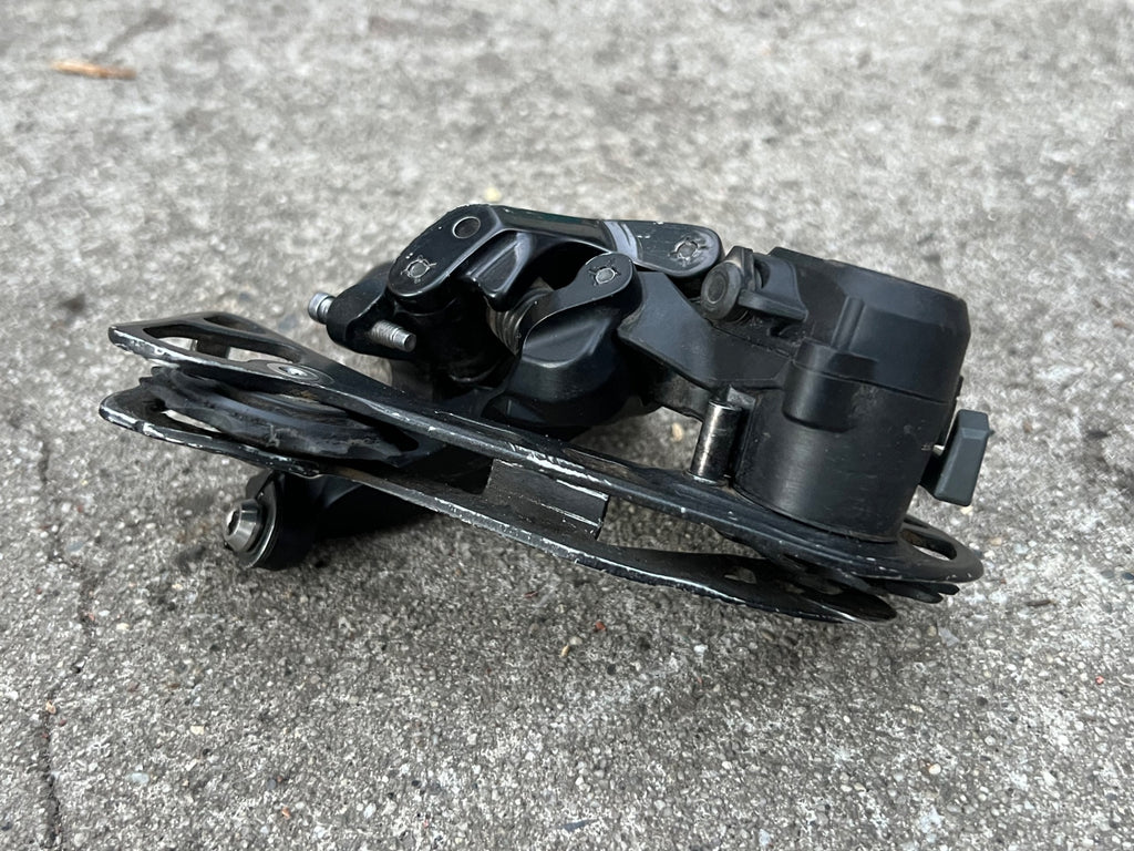 Shimano Deore XT M8000 GS 11 Speed Medium Cage Rear Derailleur Clutch Shadow  - Image 7