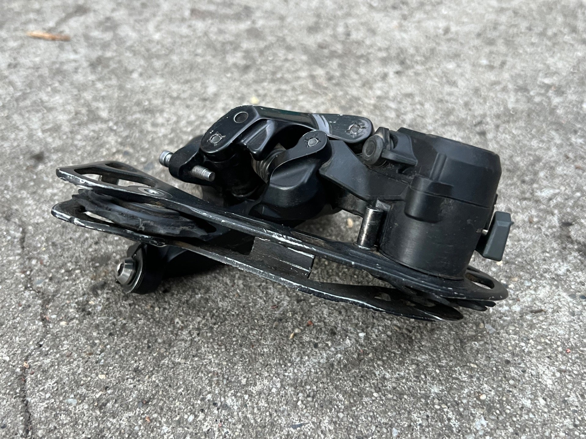 Shimano Deore XT M8000 GS 11 Speed Medium Cage Rear Derailleur Clutch Shadow  - Image 7