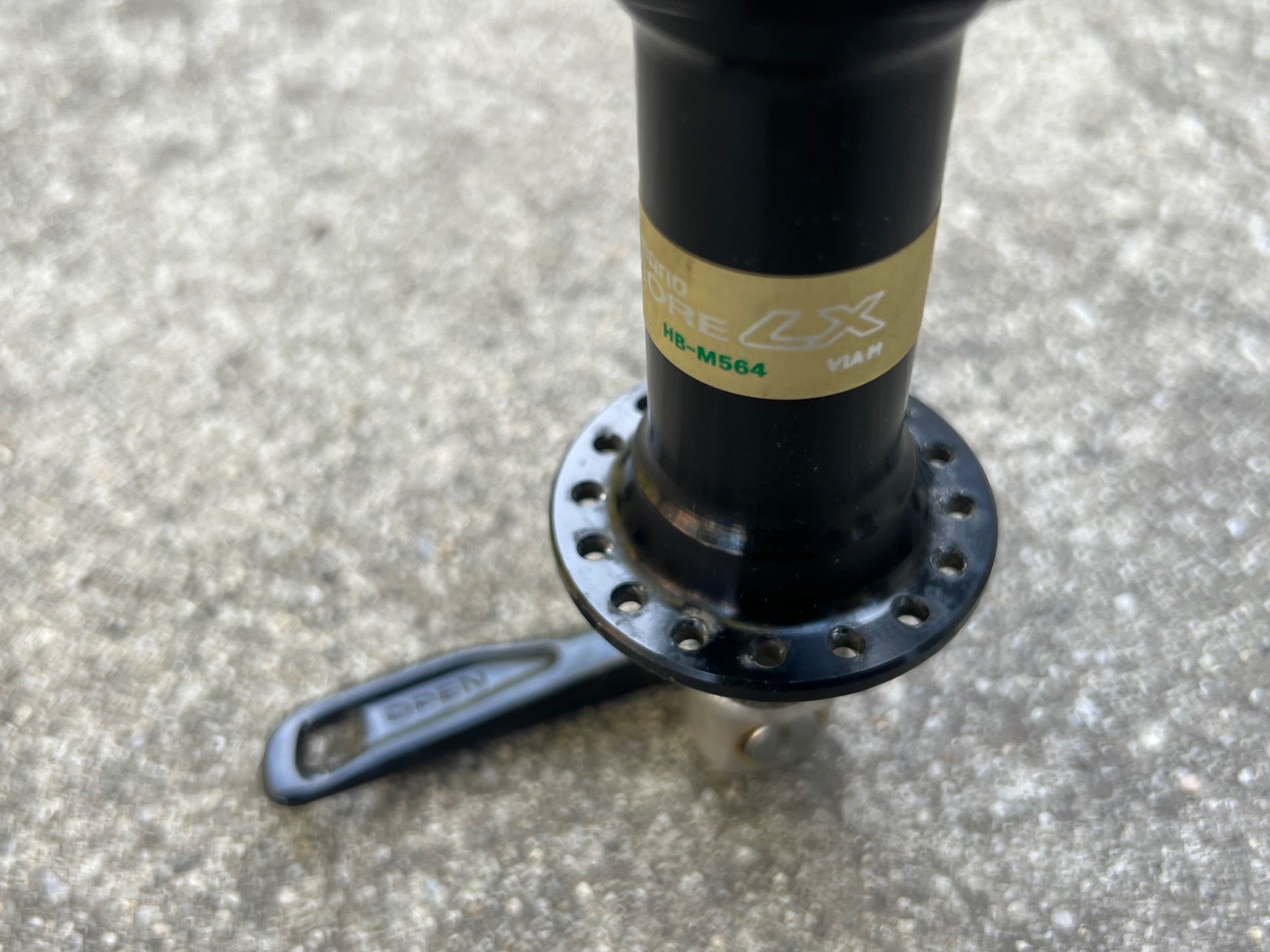 Shimano Deore LX 32H Hole HB-M564 Front Hub & Quick Release Vintage MTB Black  - Image 6
