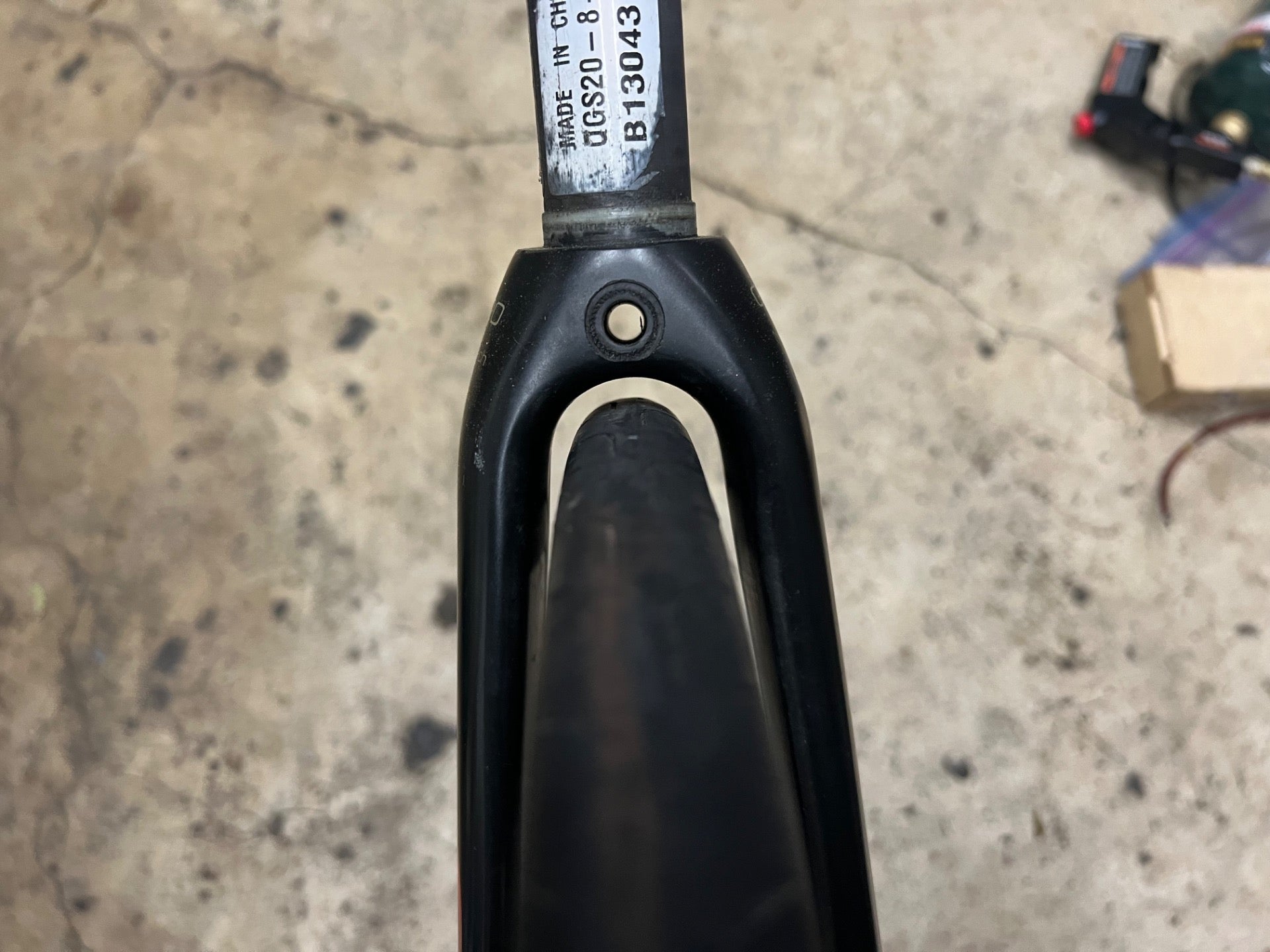 Alpha Q GS-20 Fork 700c 1 1/8” 9.75in Threadless Carbon Black Red Road Bike  - Image 10