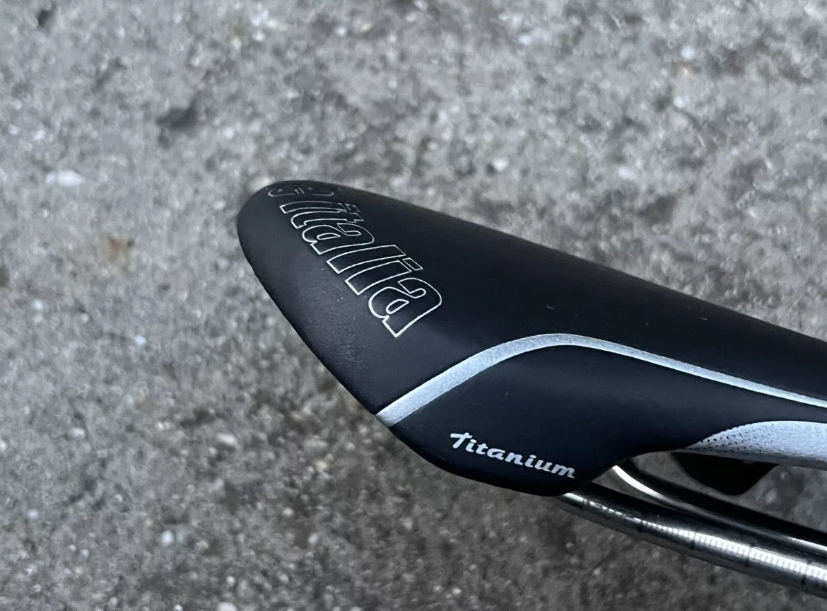 MINT Selle Italia Flite Titanium Saddle idmatch L1 Black 145x277mm Gravel Road  - Image 6