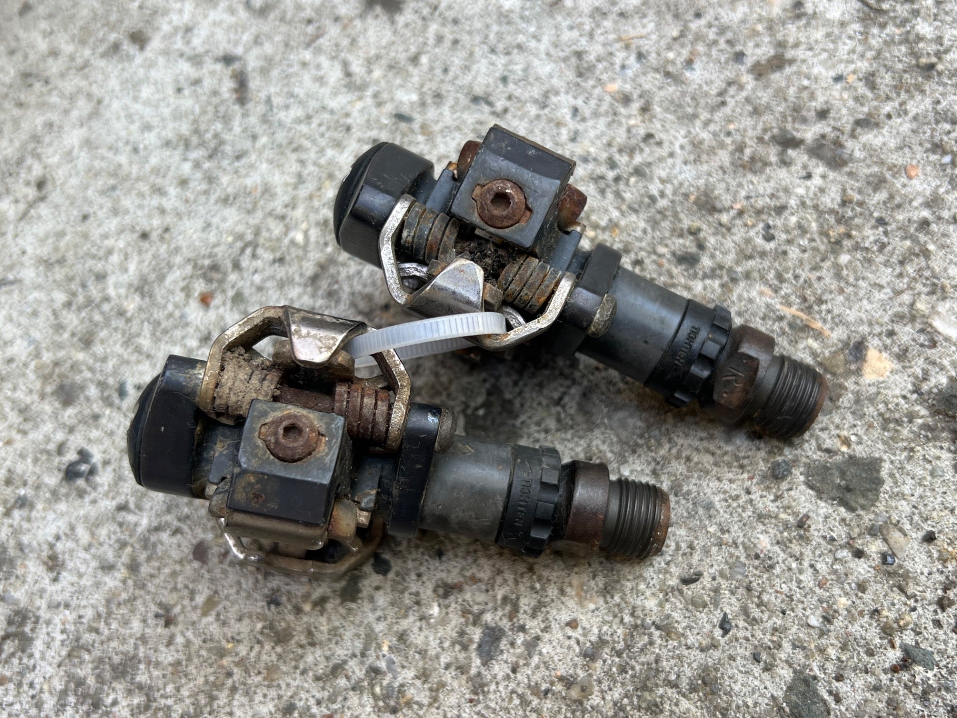 Shimano PD-M515 Clipless SPD Pedals Touring Gravel Road Mountain MTB Bike - Image 6